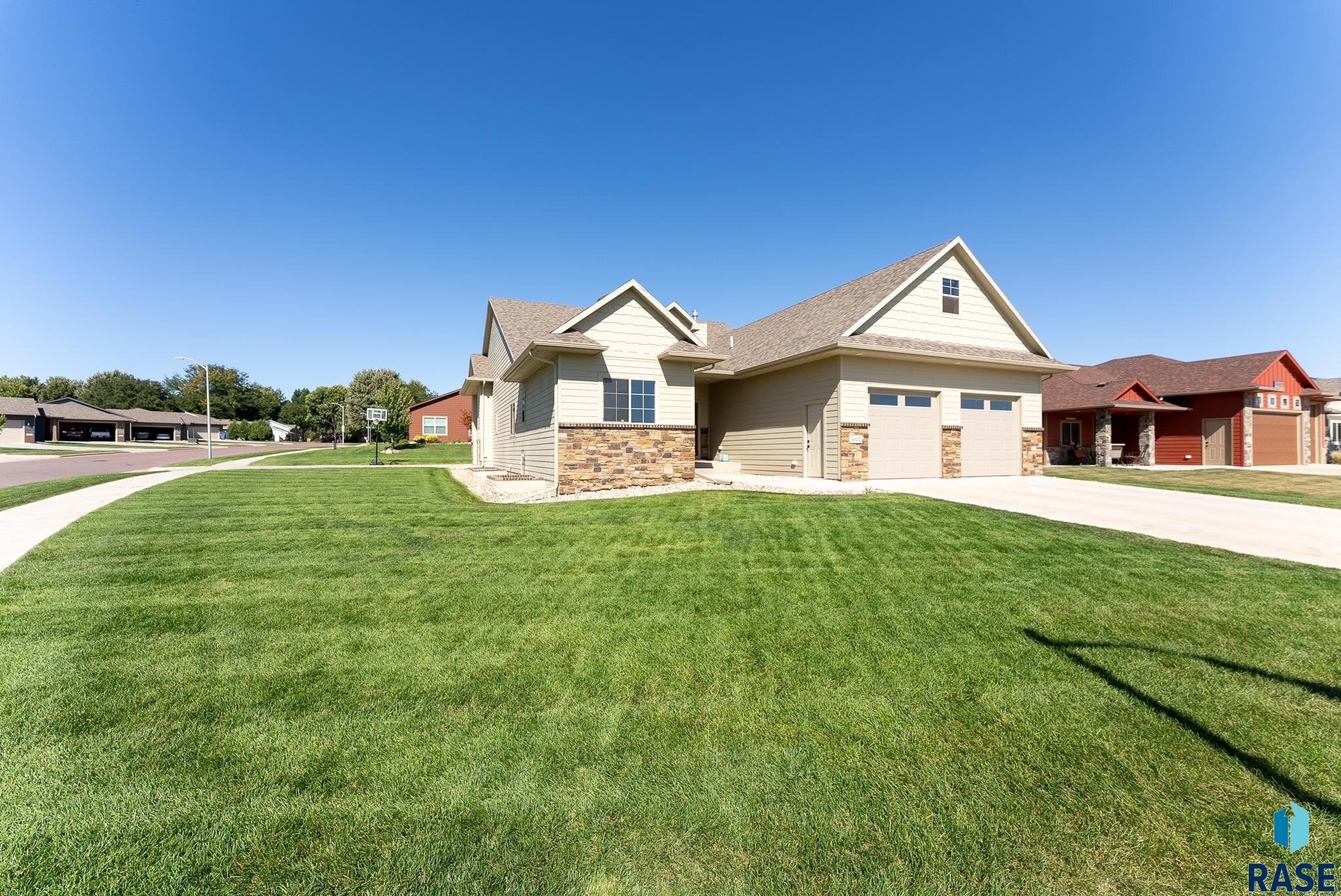 Sioux Falls, South Dakota 57110, United States, 7 Bedrooms Bedrooms, ,3 BathroomsBathrooms,Residential,Active,41669