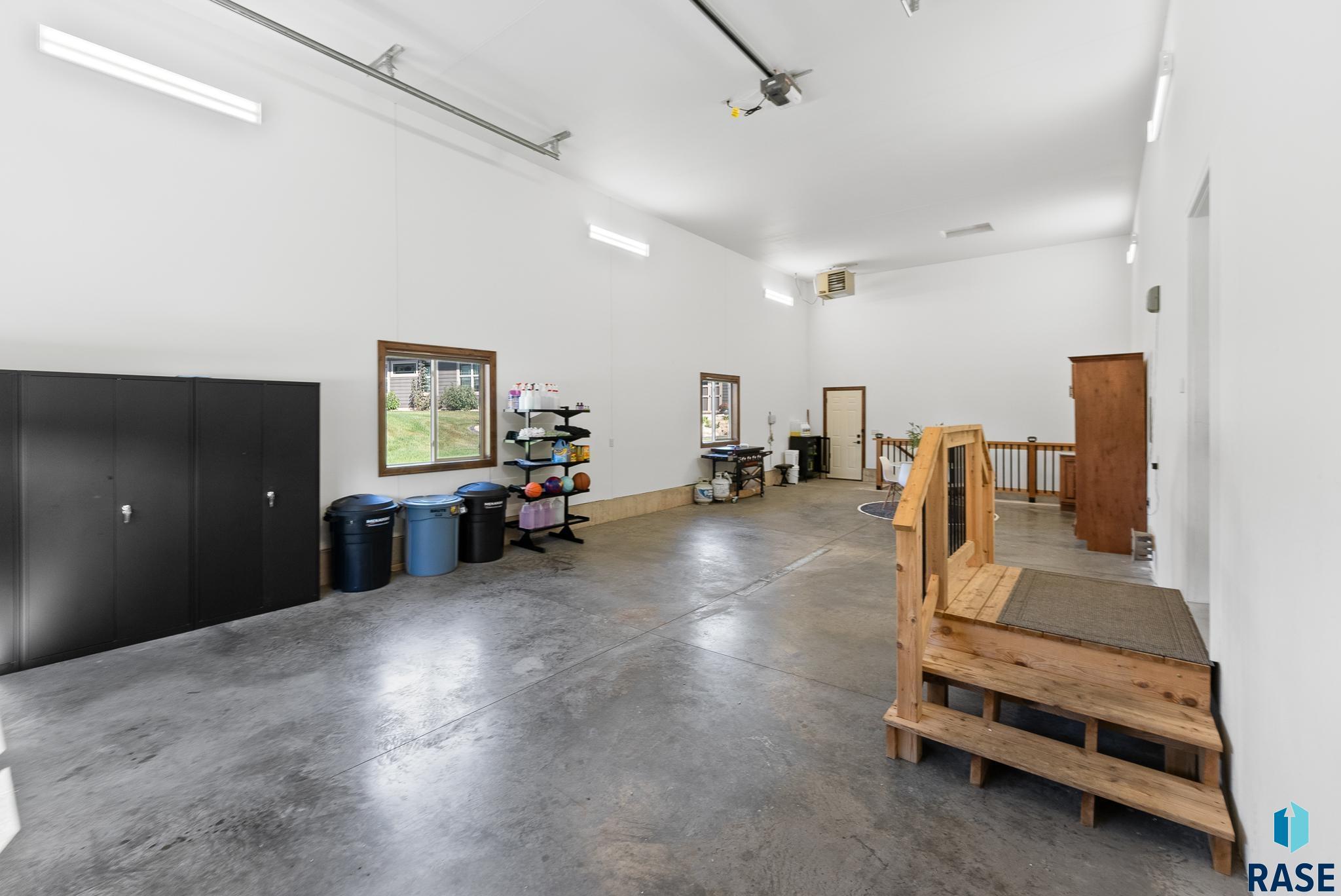 Sioux Falls, South Dakota 57110, United States, 7 Bedrooms Bedrooms, ,3 BathroomsBathrooms,Residential,Active,41669