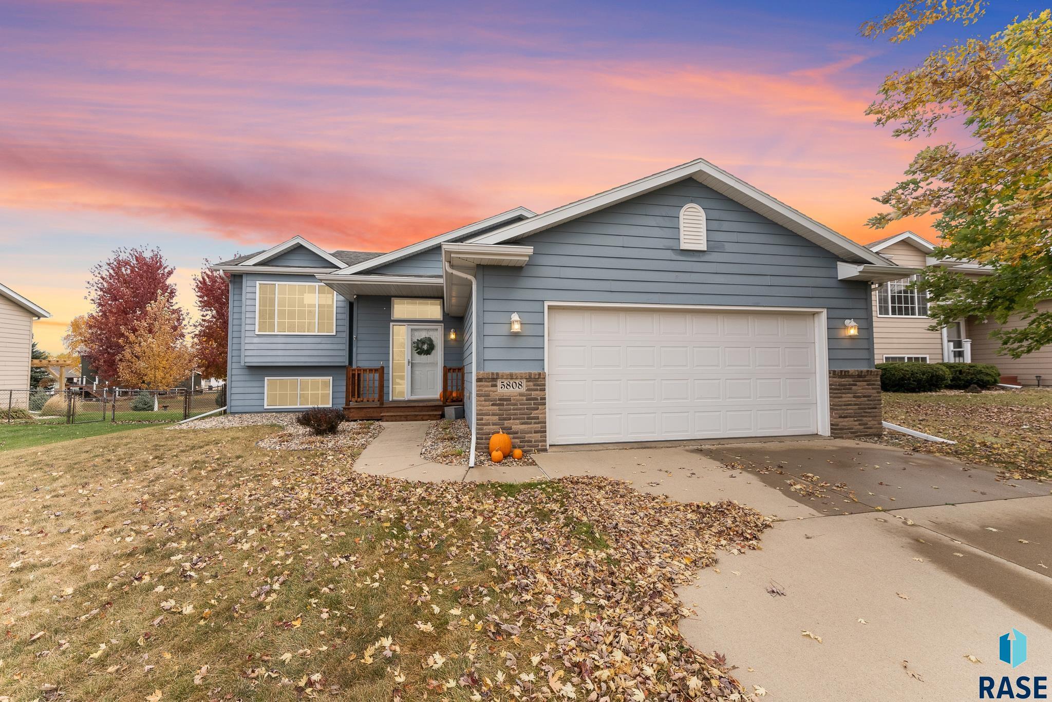 5808 W Pineridge Dr Drive, Sioux Falls, South Dakota image 1