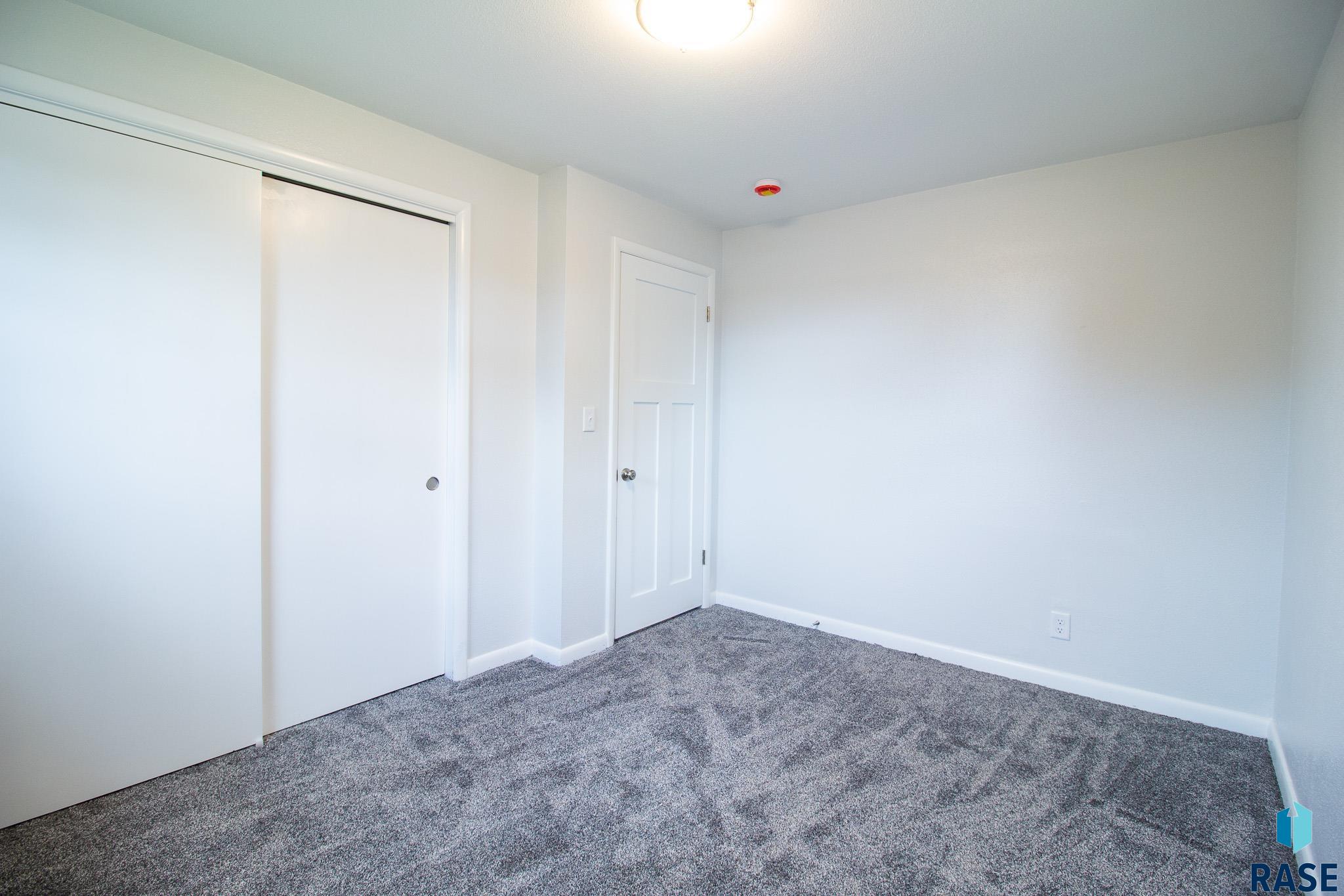28 Park Ln Lane, Canton, New Jersey image 13