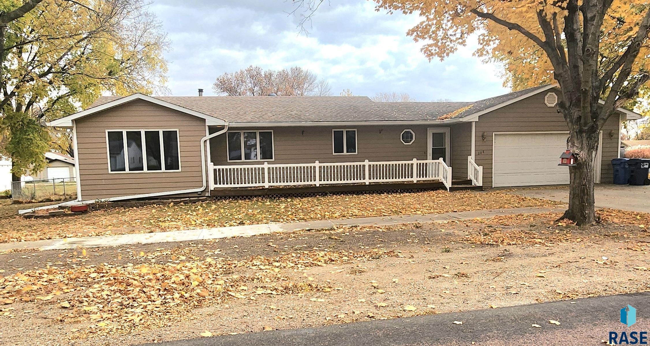 206 Monroe St Street, Hurley, South Dakota image 1