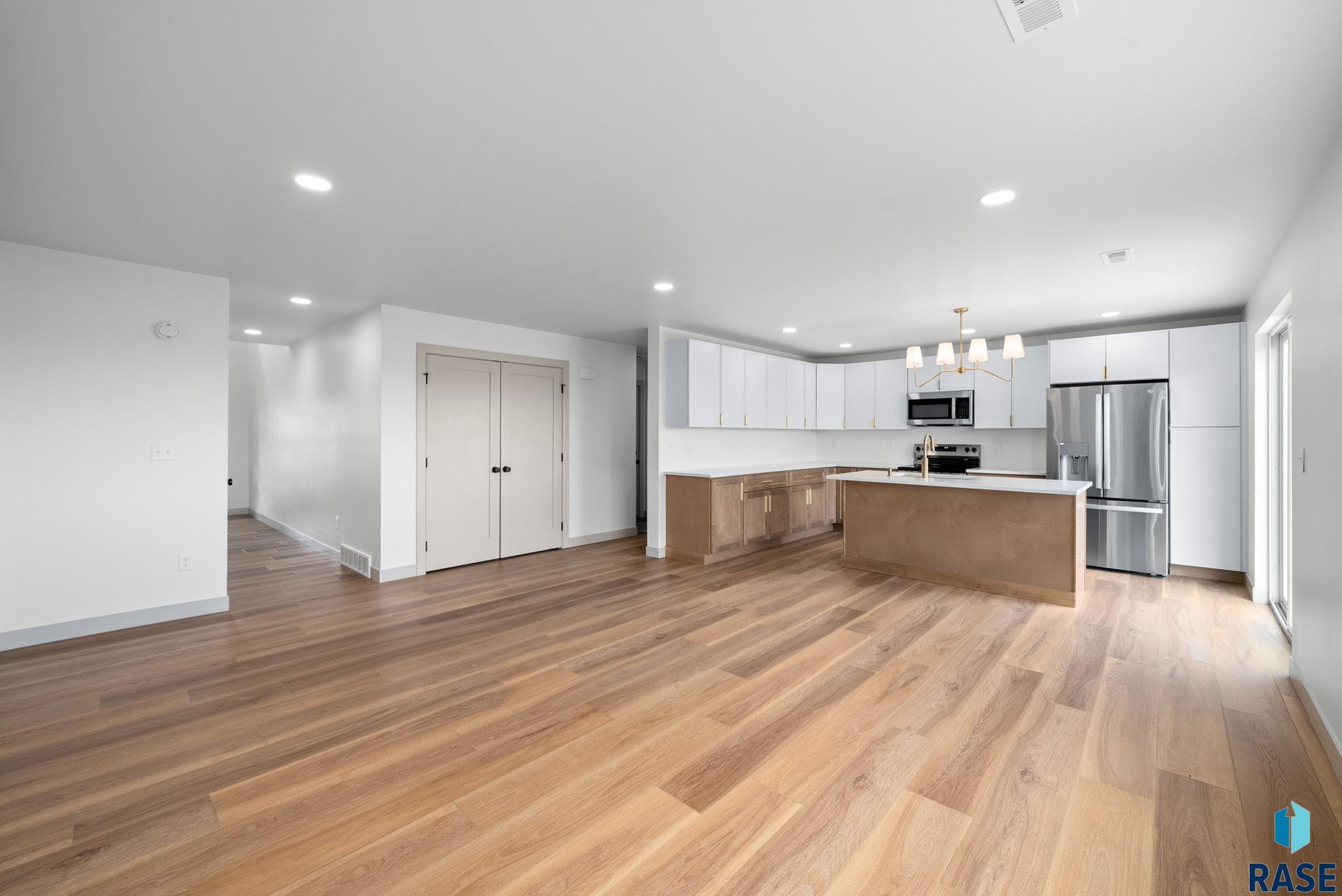 Harrisburg, South Dakota 57032, United States, 9 Bedrooms Bedrooms, ,8 BathroomsBathrooms,Residential,Active,226164