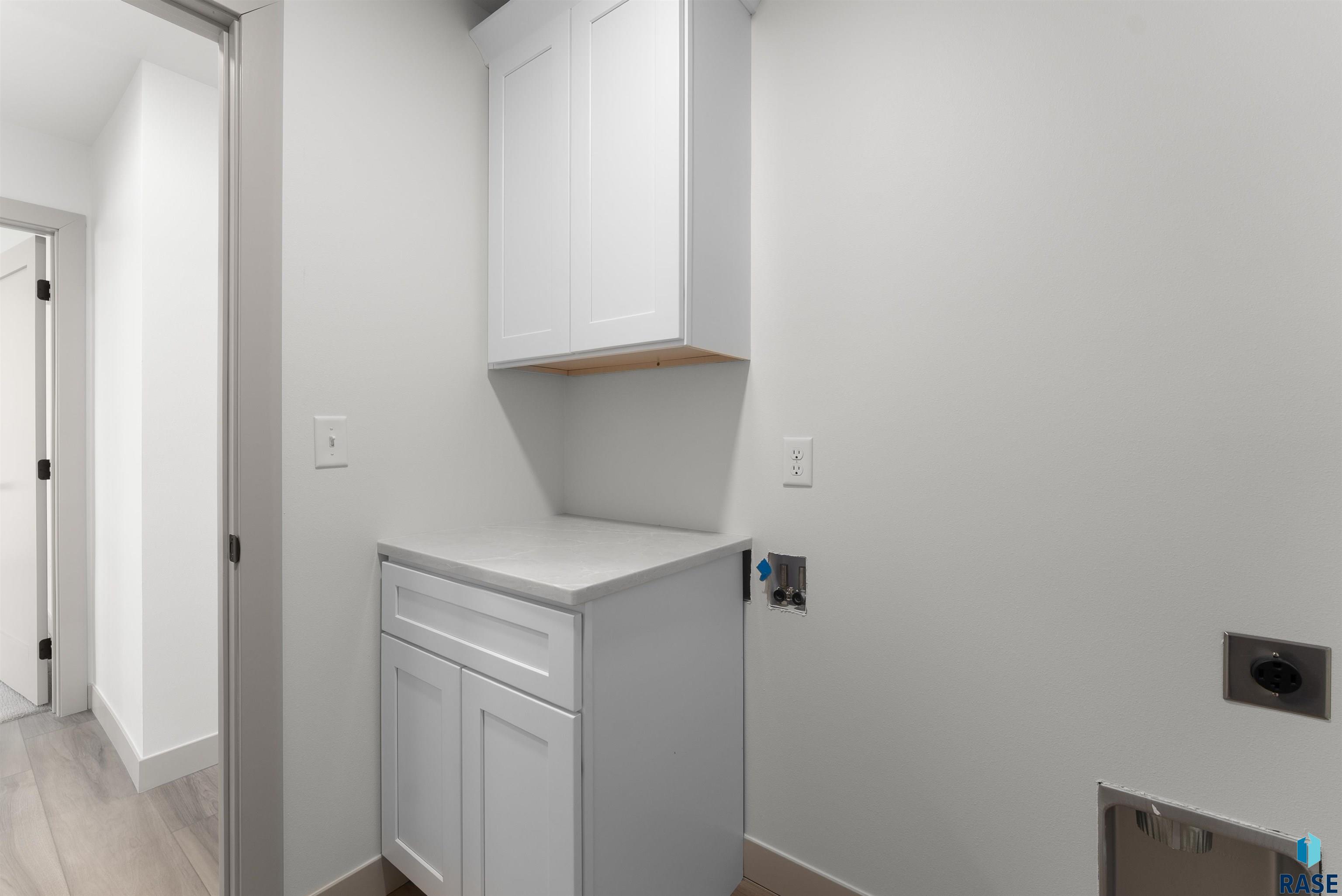 Harrisburg, South Dakota 57032, United States, 9 Bedrooms Bedrooms, ,8 BathroomsBathrooms,Residential,Active,226164