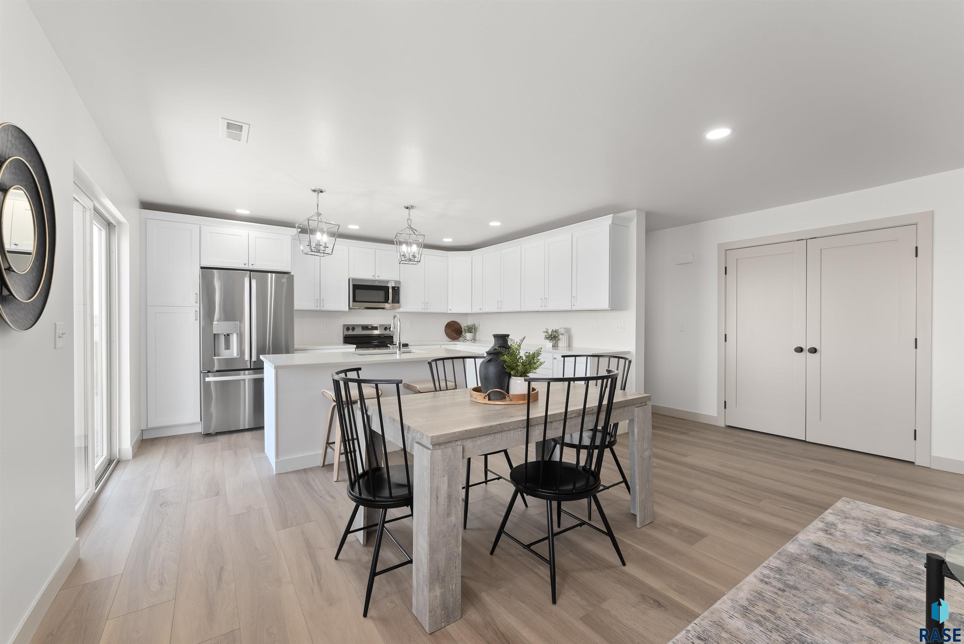 Harrisburg, South Dakota 57032, United States, 9 Bedrooms Bedrooms, ,8 BathroomsBathrooms,Residential,Active,226164