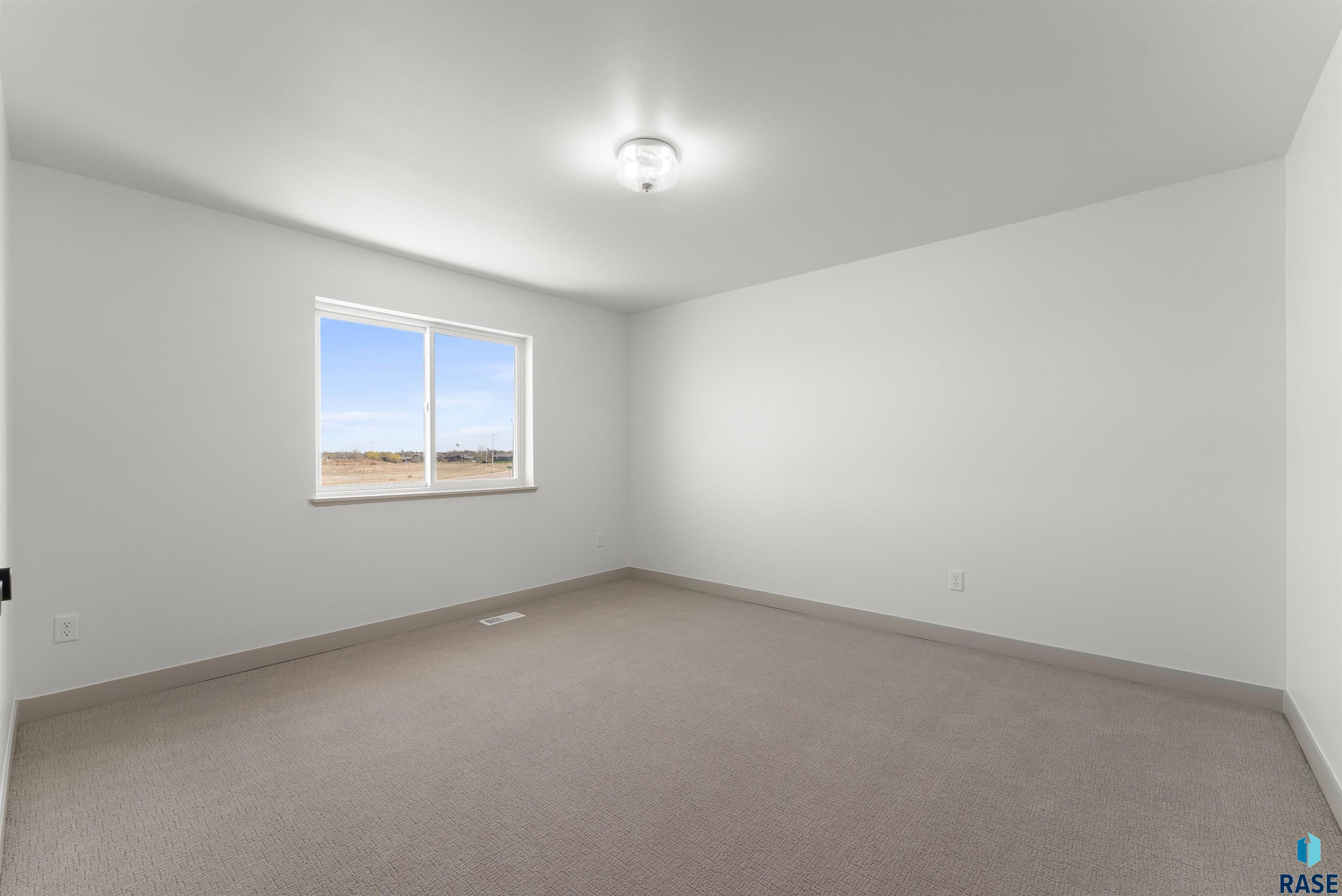 Harrisburg, South Dakota 57032, United States, 9 Bedrooms Bedrooms, ,8 BathroomsBathrooms,Residential,Active,226164