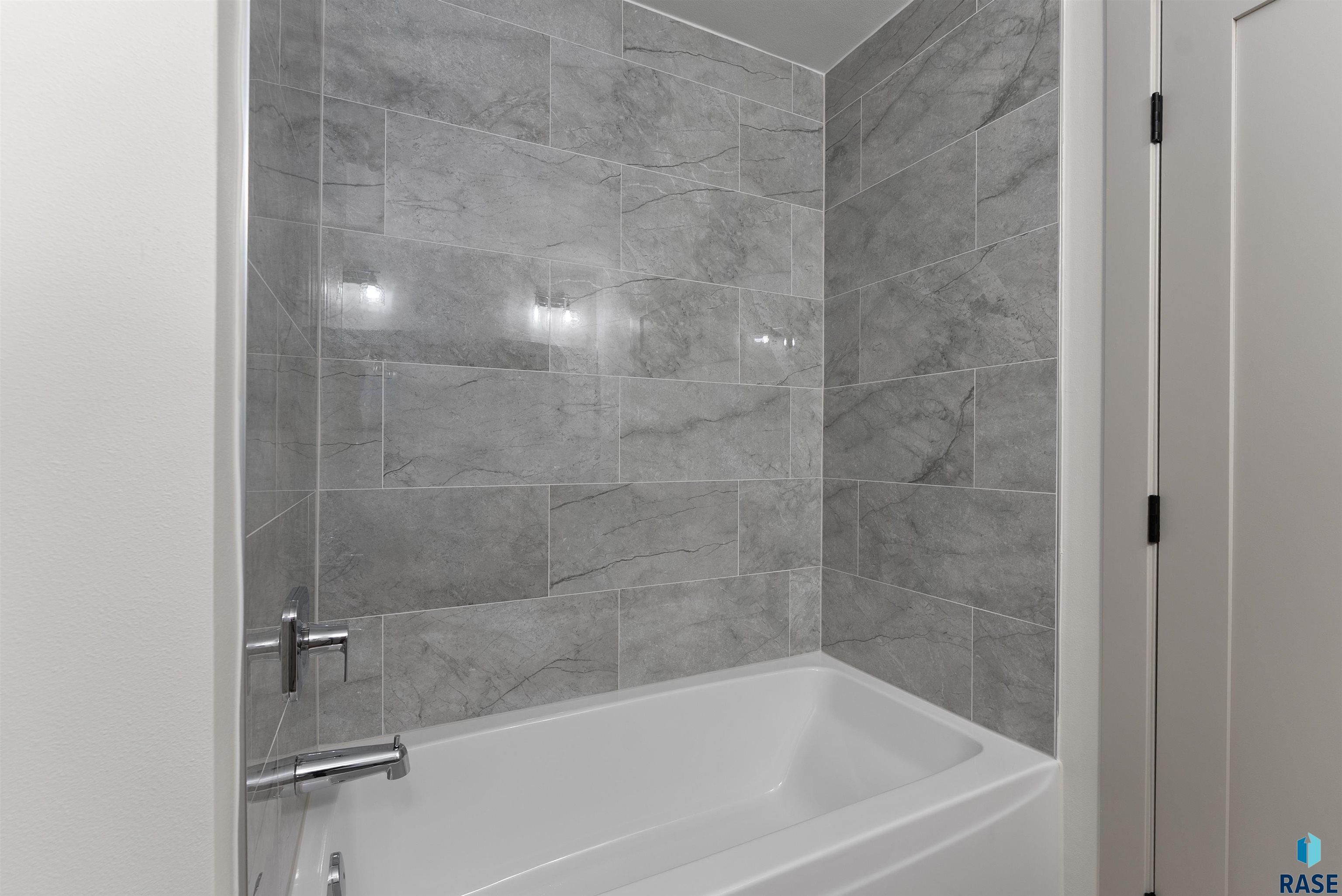 Harrisburg, South Dakota 57032, United States, 9 Bedrooms Bedrooms, ,8 BathroomsBathrooms,Residential,Active,226164