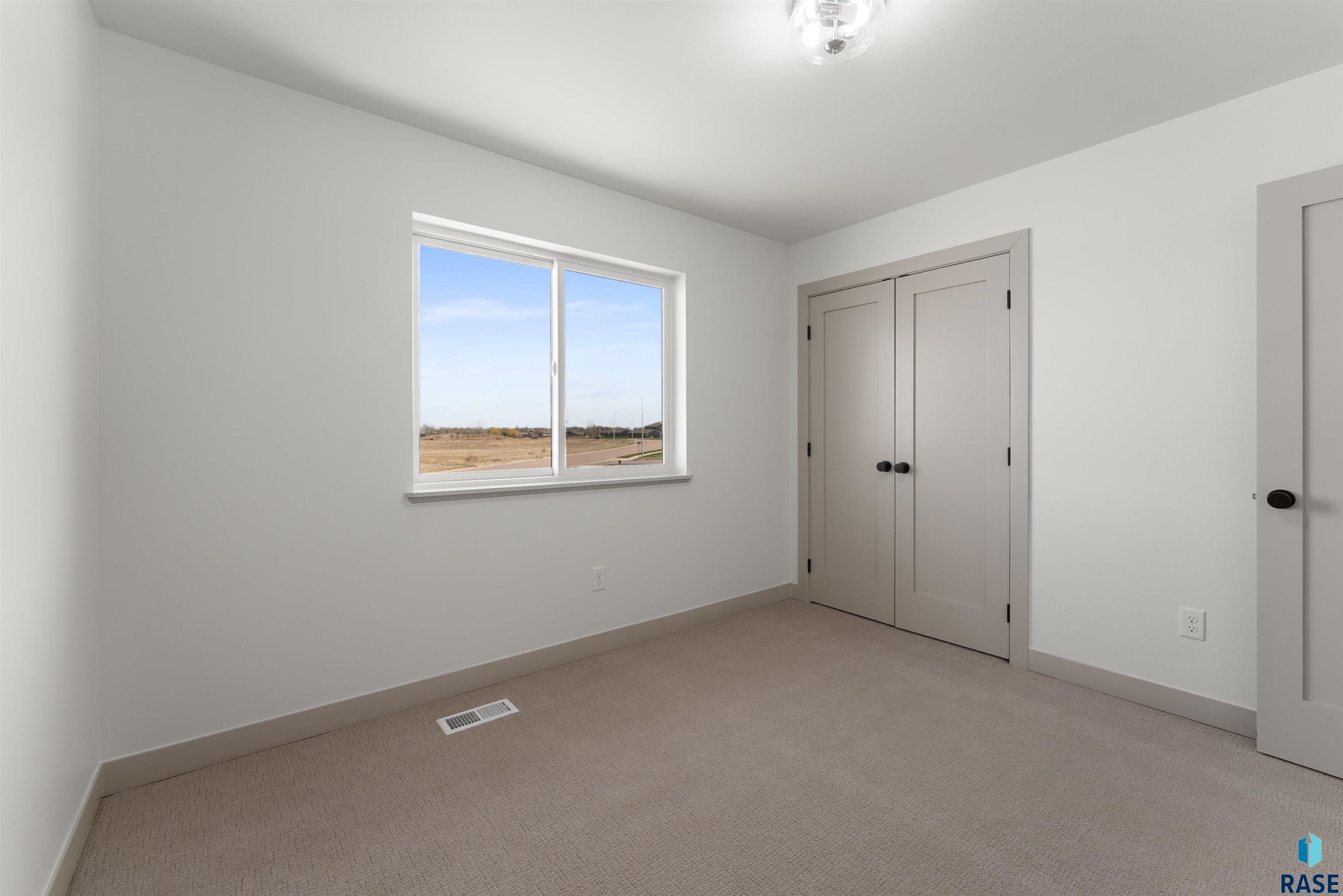 Harrisburg, South Dakota 57032, United States, 9 Bedrooms Bedrooms, ,8 BathroomsBathrooms,Residential,Active,226164