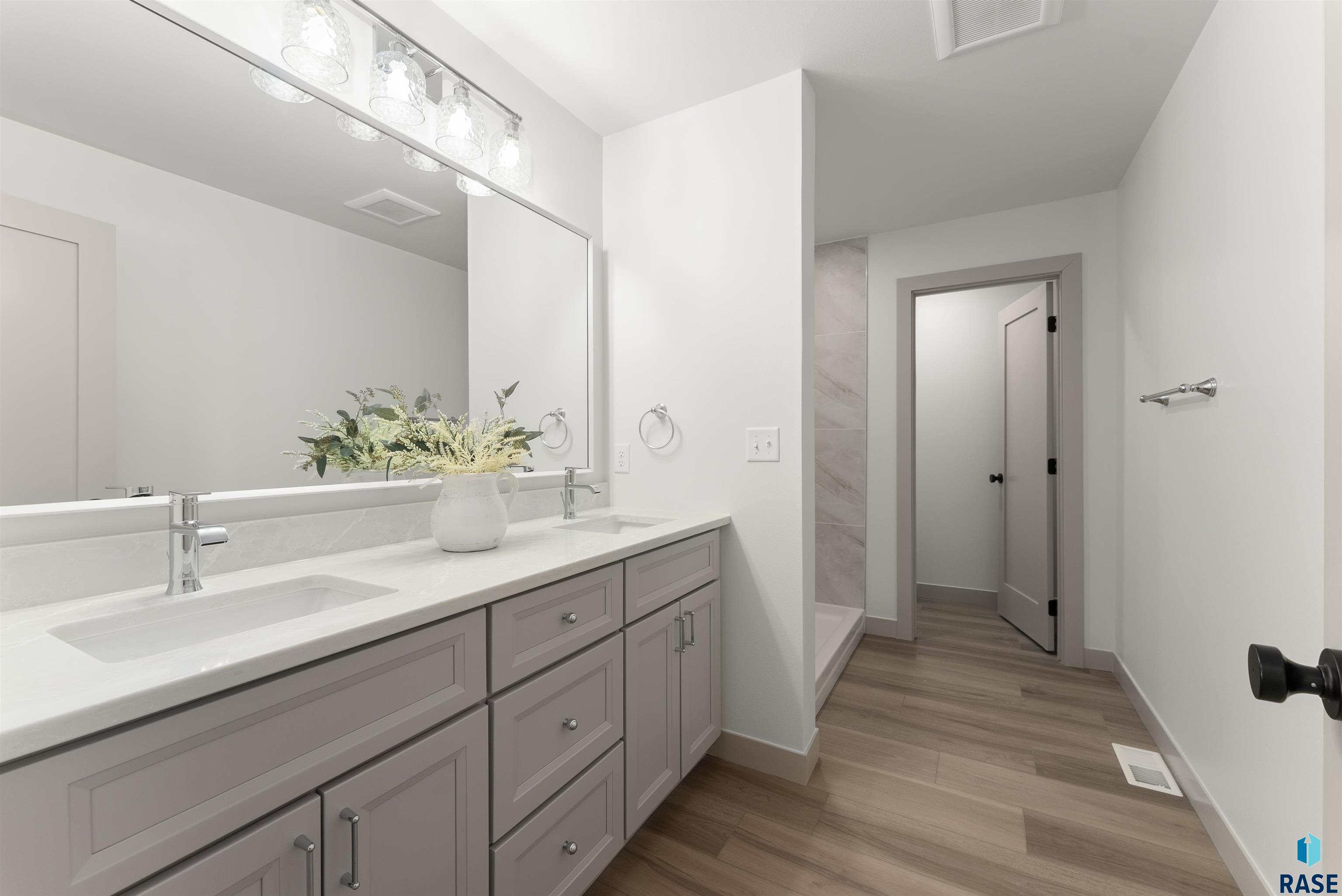 Harrisburg, South Dakota 57032, United States, 9 Bedrooms Bedrooms, ,8 BathroomsBathrooms,Residential,Active,226164