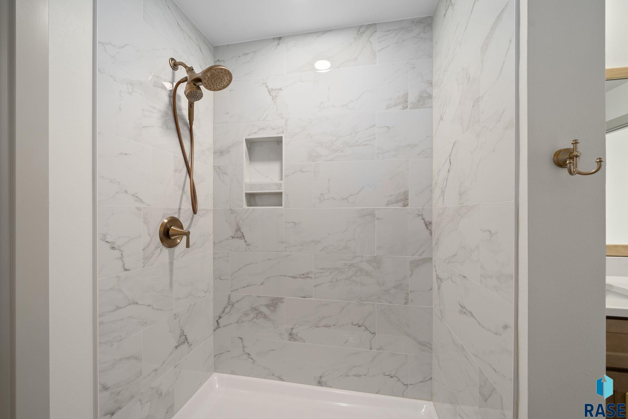 Harrisburg, South Dakota 57032, United States, 9 Bedrooms Bedrooms, ,8 BathroomsBathrooms,Residential,Active,226164