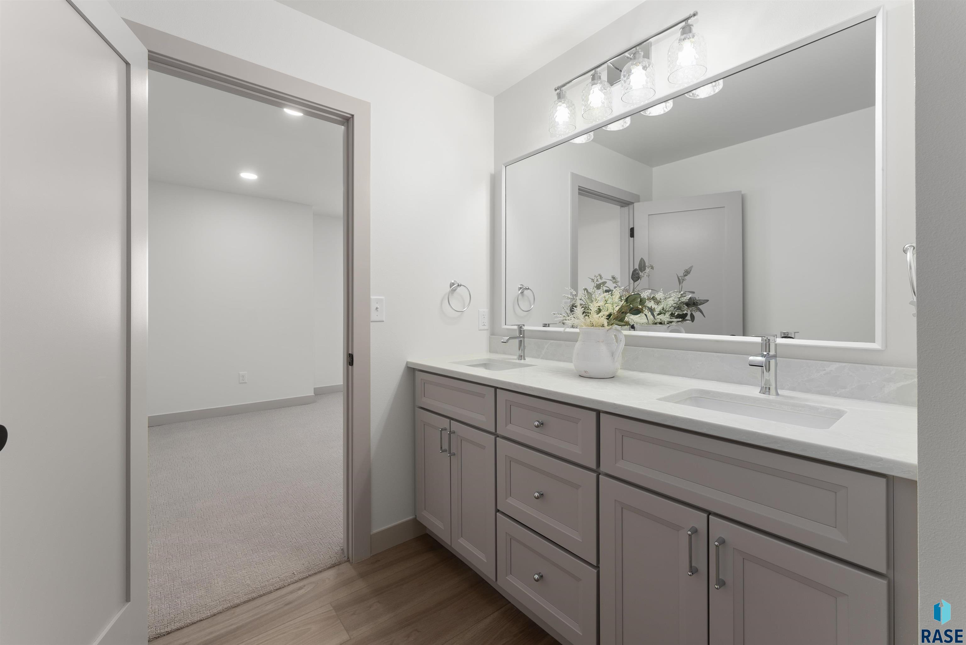 Harrisburg, South Dakota 57032, United States, 9 Bedrooms Bedrooms, ,8 BathroomsBathrooms,Residential,Active,226164