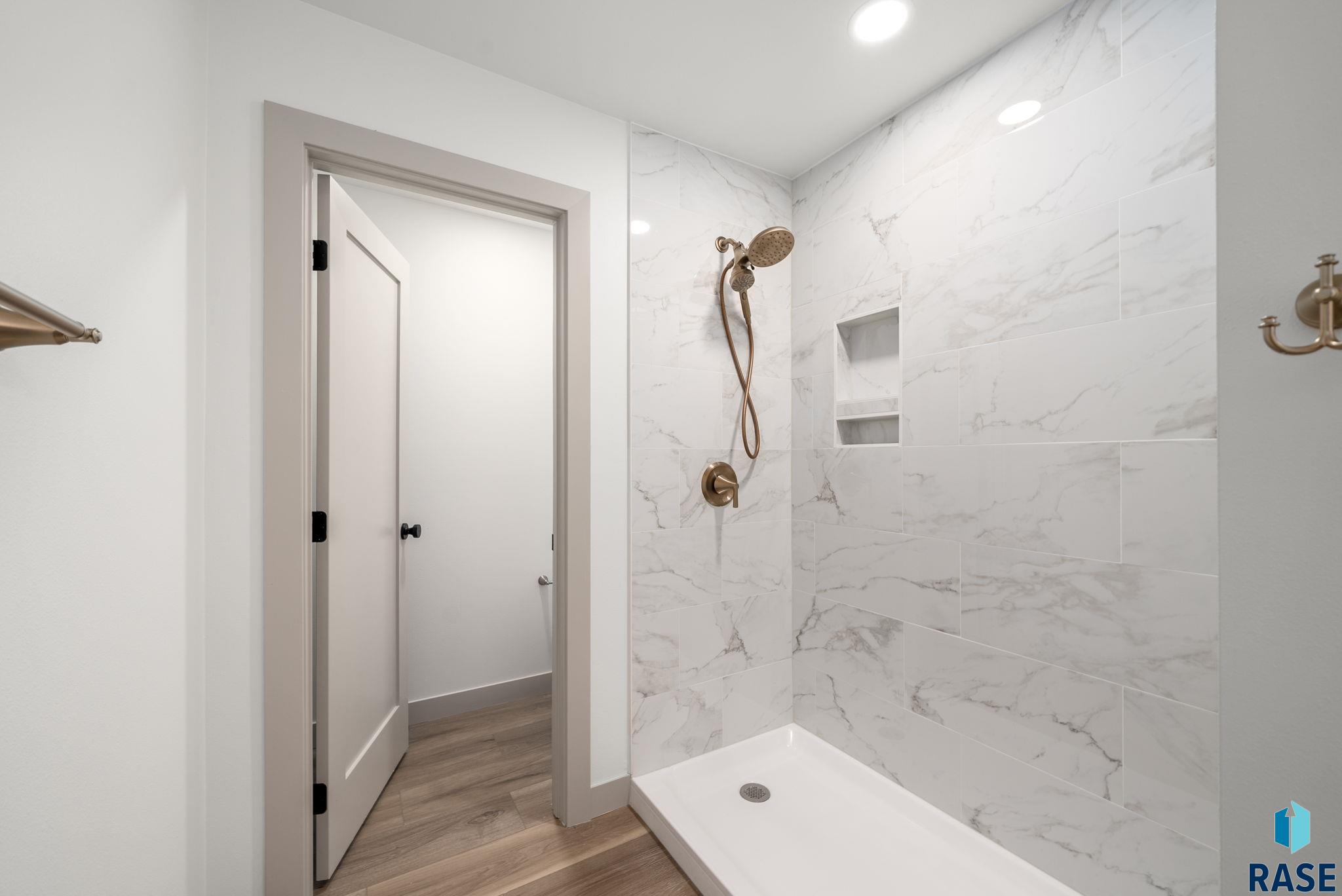 Harrisburg, South Dakota 57032, United States, 9 Bedrooms Bedrooms, ,8 BathroomsBathrooms,Residential,Active,226164