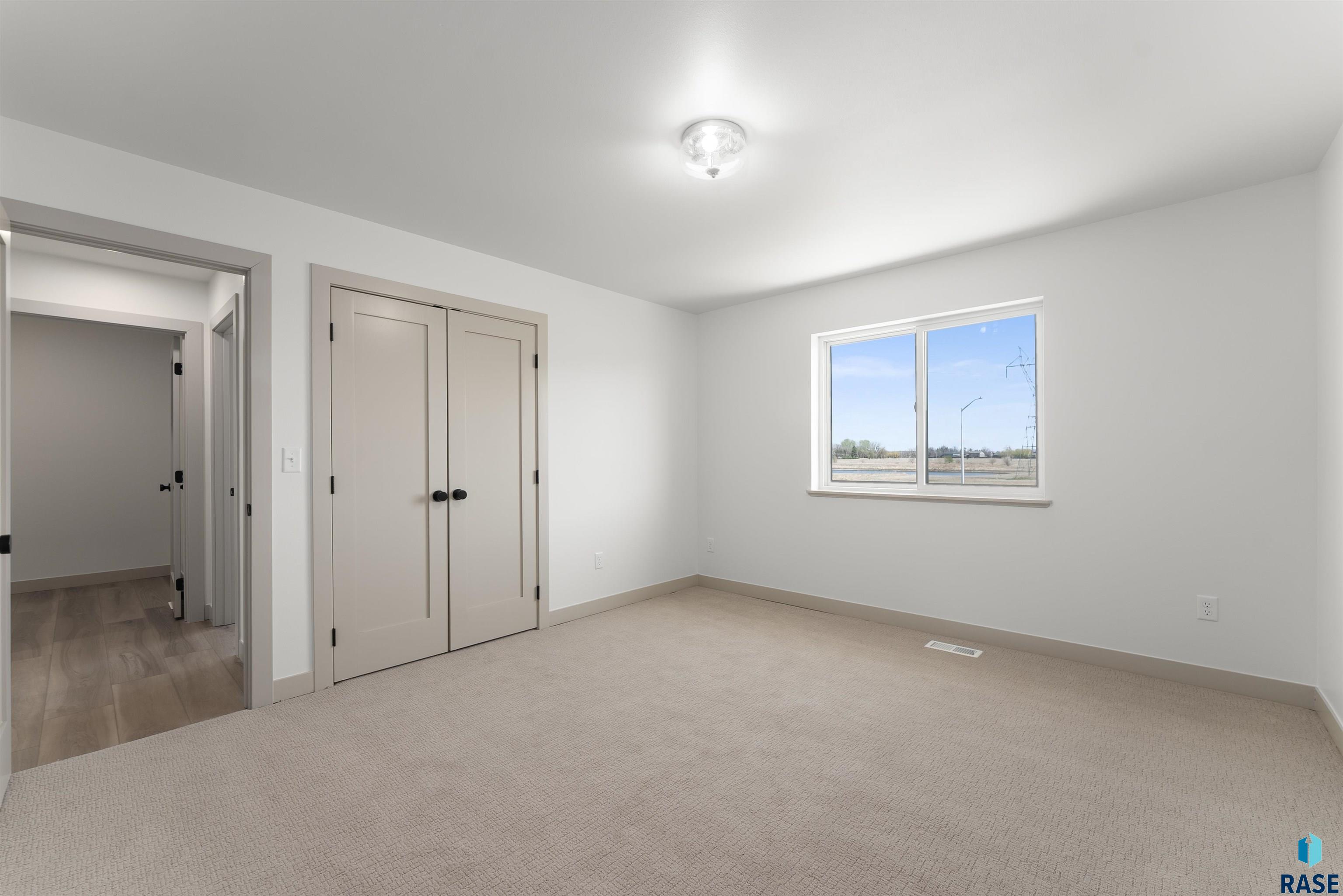 Harrisburg, South Dakota 57032, United States, 9 Bedrooms Bedrooms, ,8 BathroomsBathrooms,Residential,Active,226164