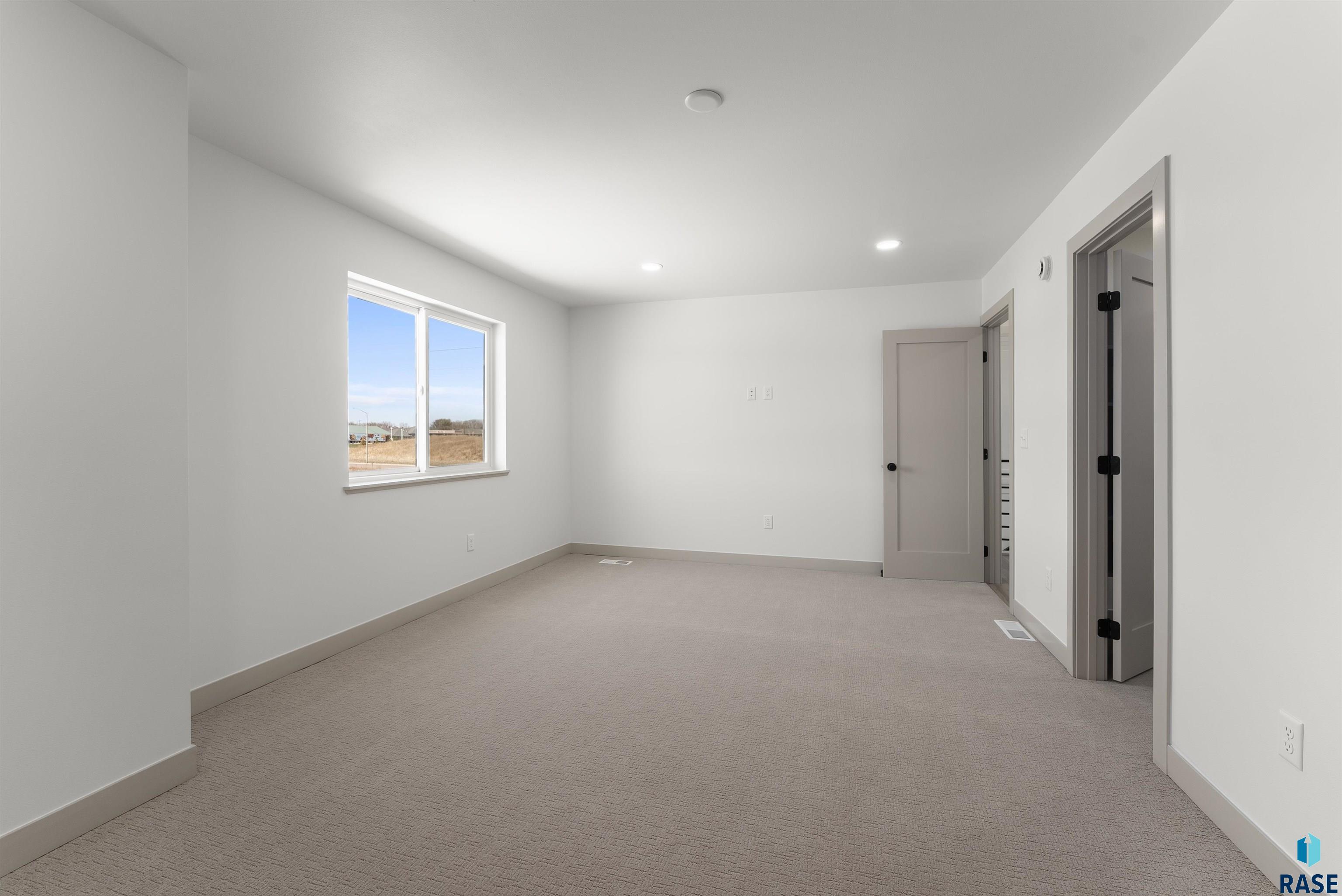 Harrisburg, South Dakota 57032, United States, 9 Bedrooms Bedrooms, ,8 BathroomsBathrooms,Residential,Active,226164