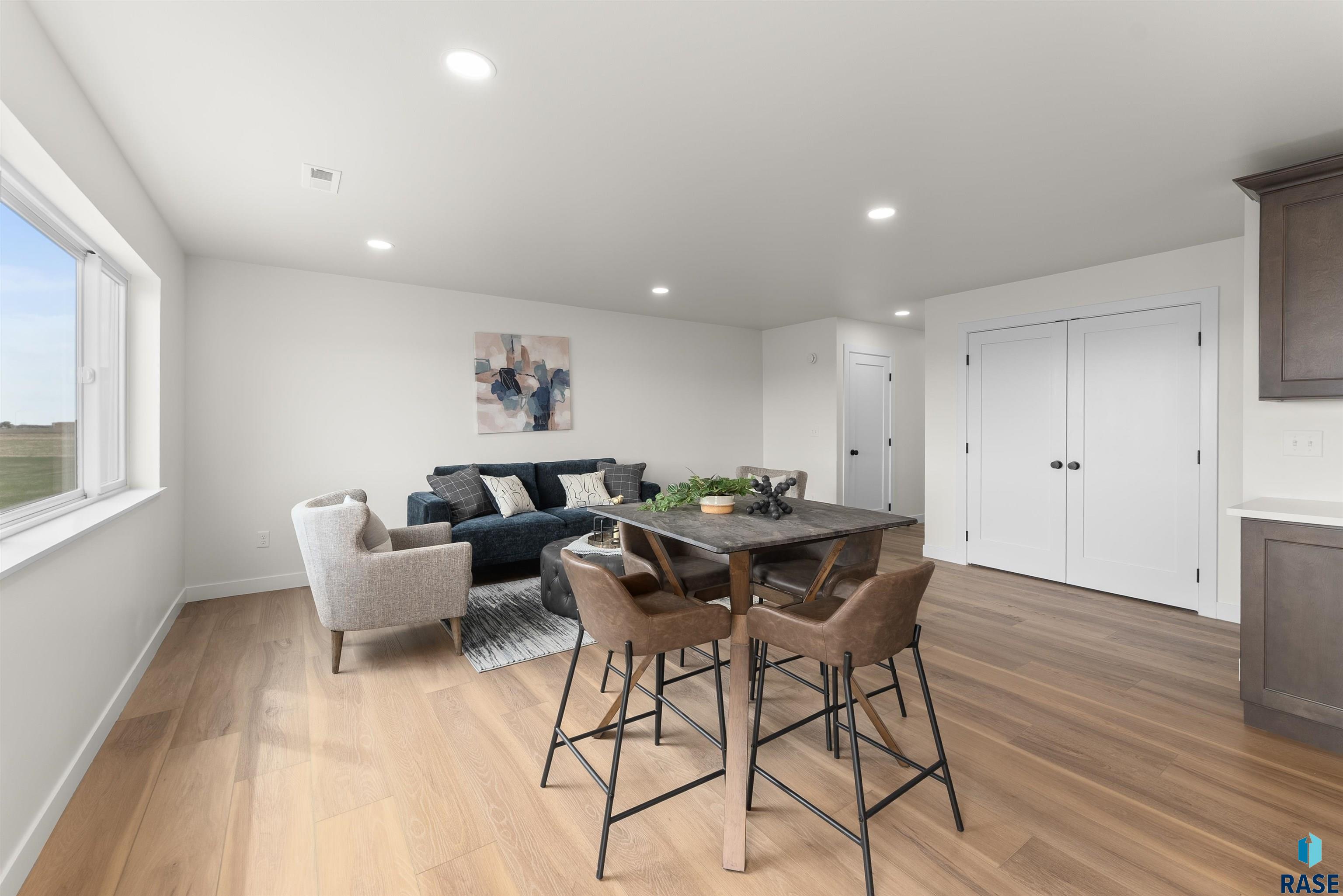 Harrisburg, South Dakota 57032, United States, 9 Bedrooms Bedrooms, ,8 BathroomsBathrooms,Residential,Active,226164