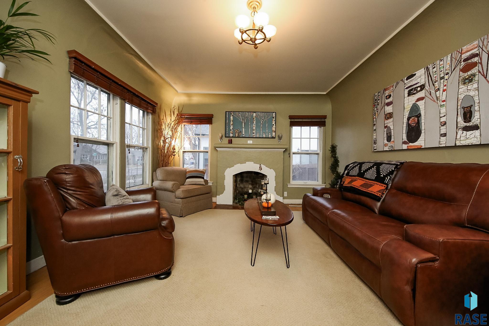 318 W 24th St Street, Sioux Falls, New Jersey image 3