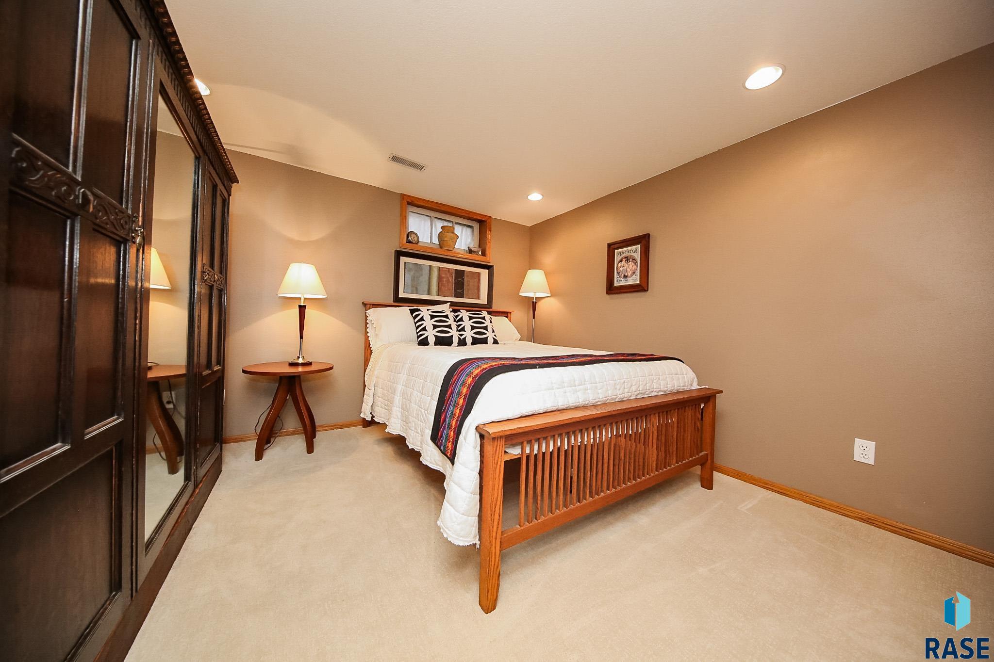 318 W 24th St Street, Sioux Falls, New Jersey image 16