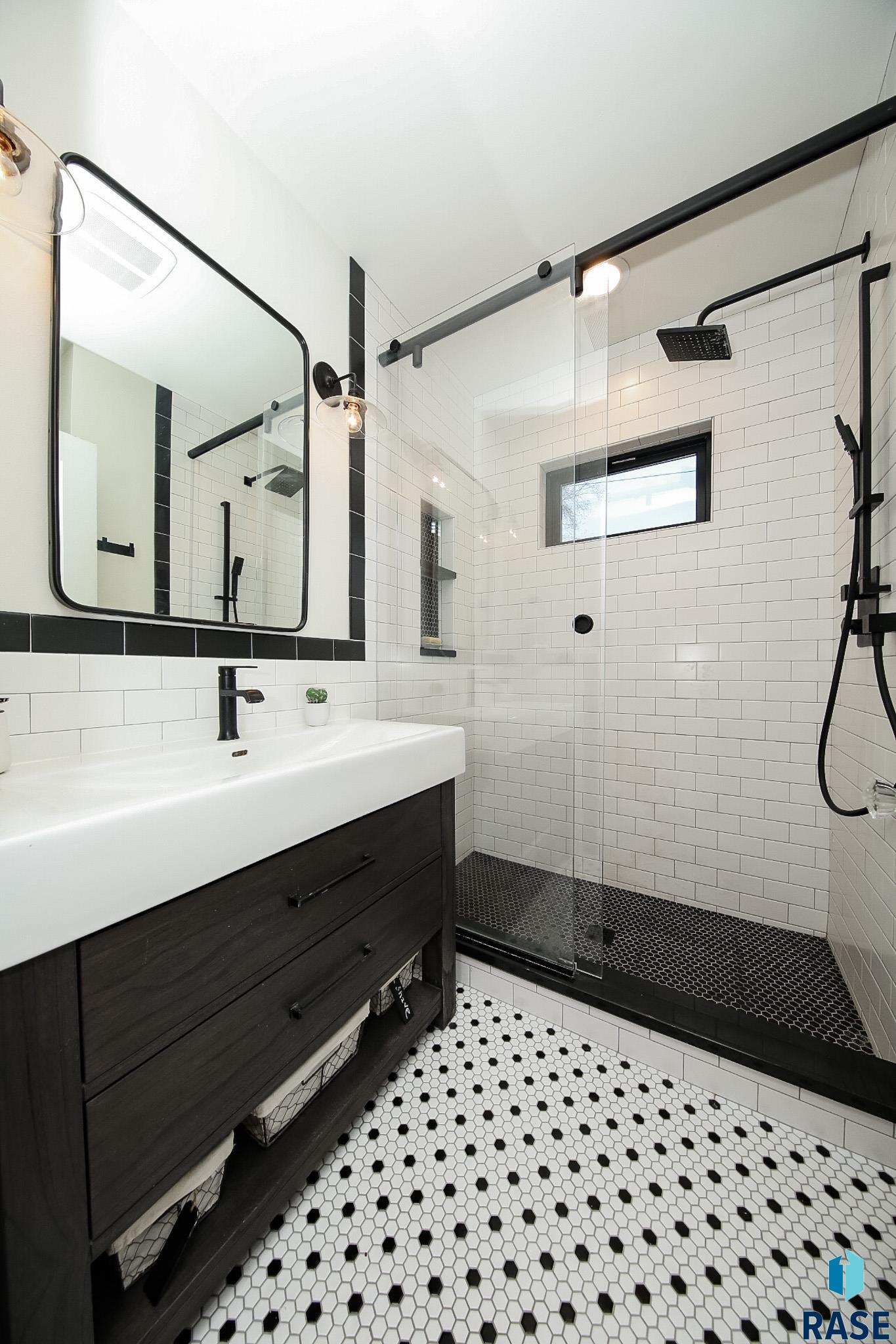 318 W 24th St Street, Sioux Falls, New Jersey image 23