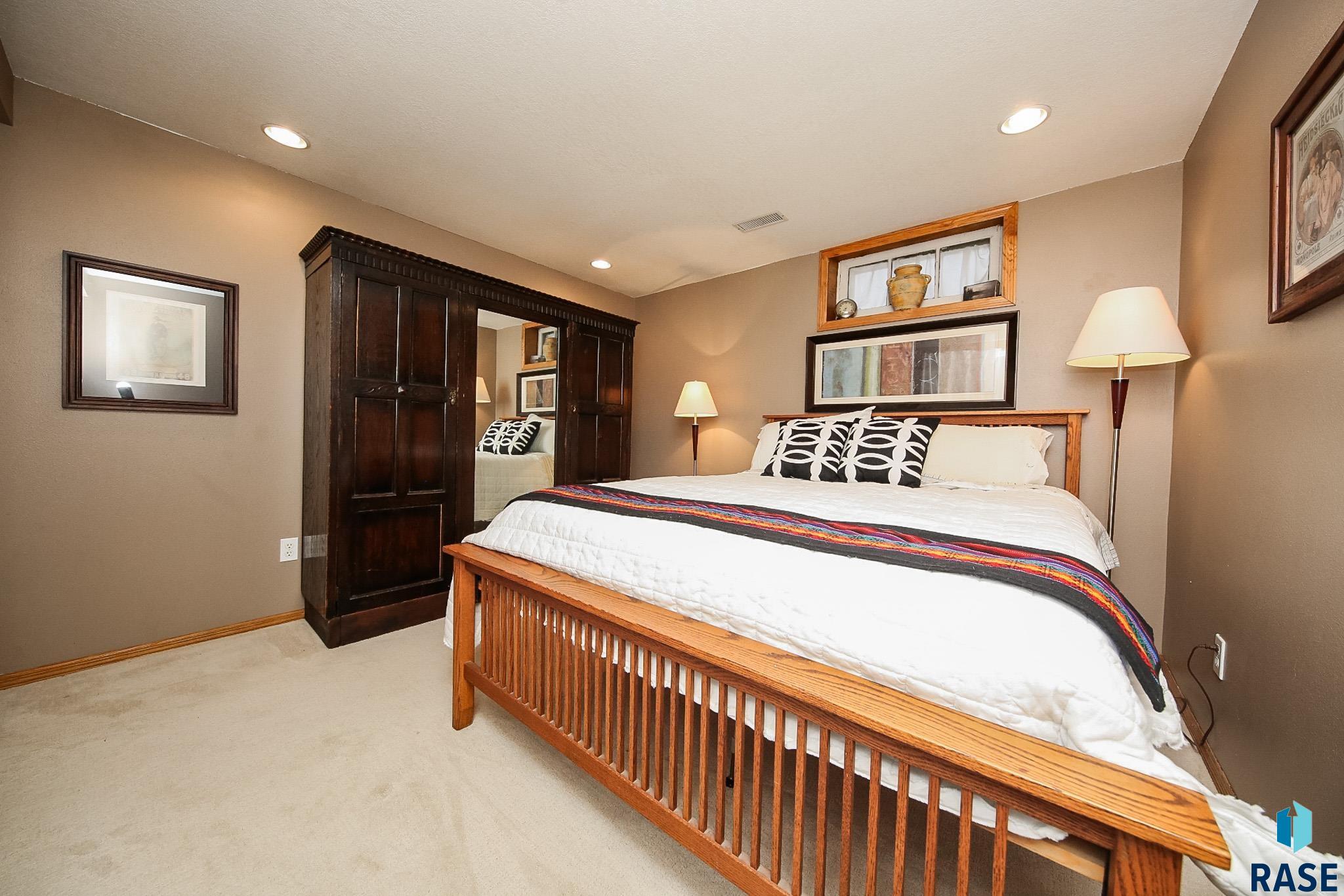 318 W 24th St Street, Sioux Falls, New Jersey image 17