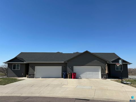 Photo of 1209 N Archer Ave, Sioux Falls, SD 57103 (MLS # 22502701)