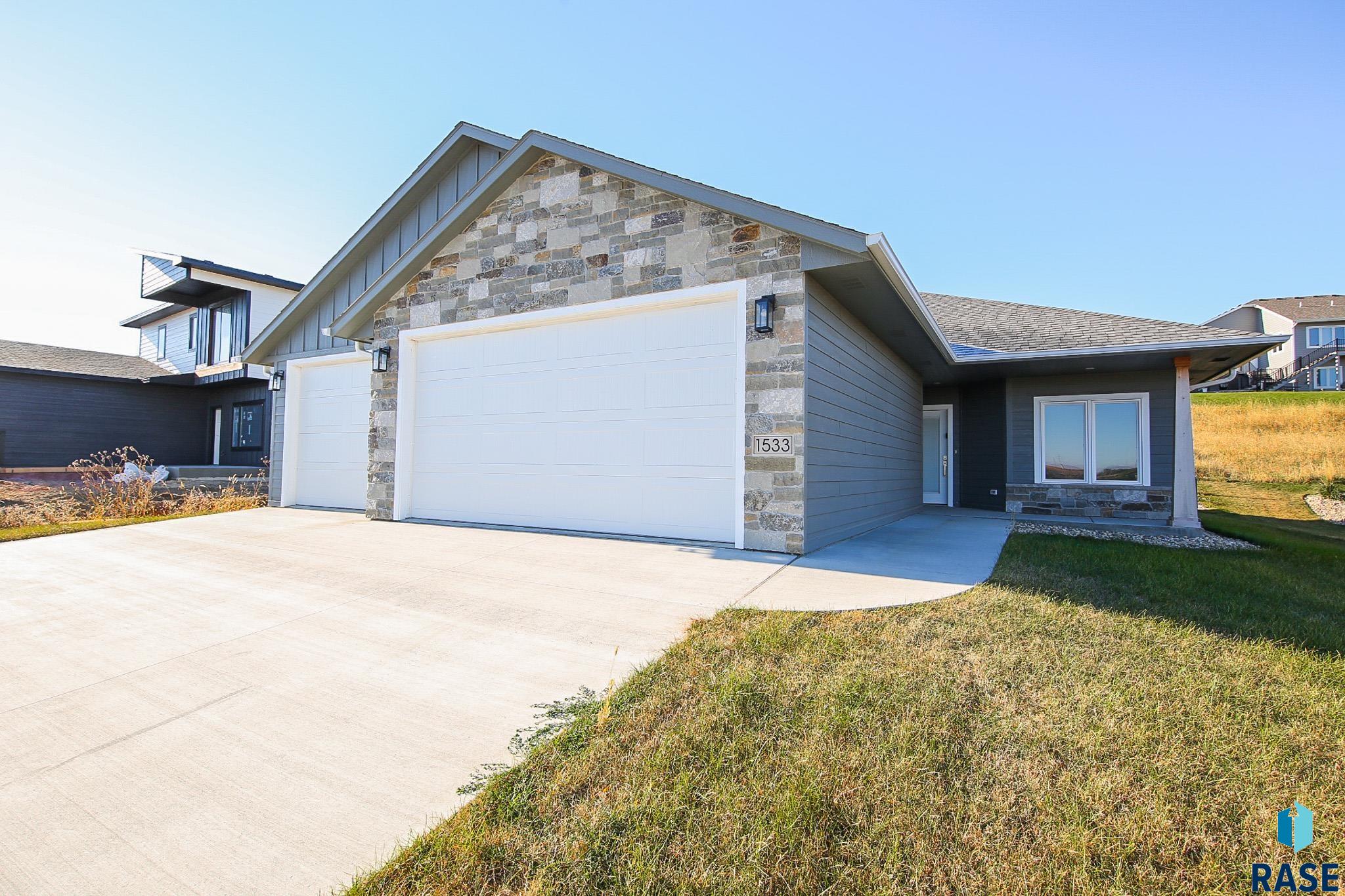 1533 W Burton Dr Drive, Brandon, South Dakota image 1