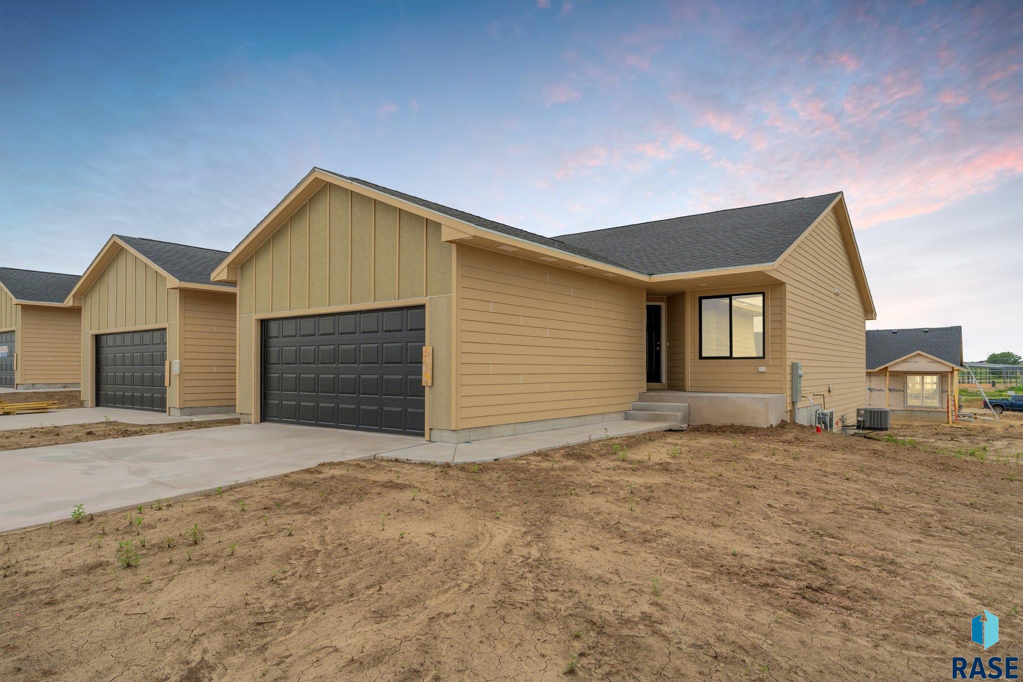 1909 N Tina Dr Drive, Sioux Falls, South Dakota image 2