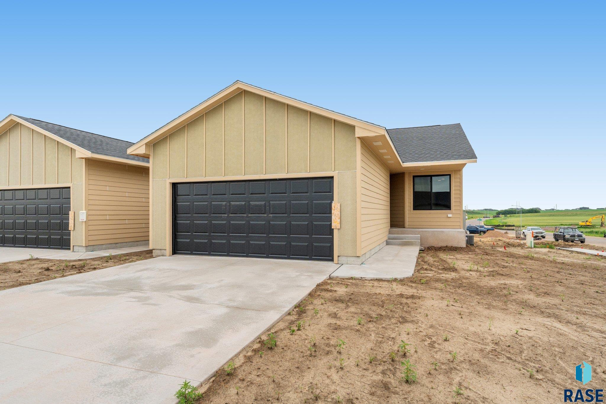 1909 N Tina Dr Drive, Sioux Falls, South Dakota image 1