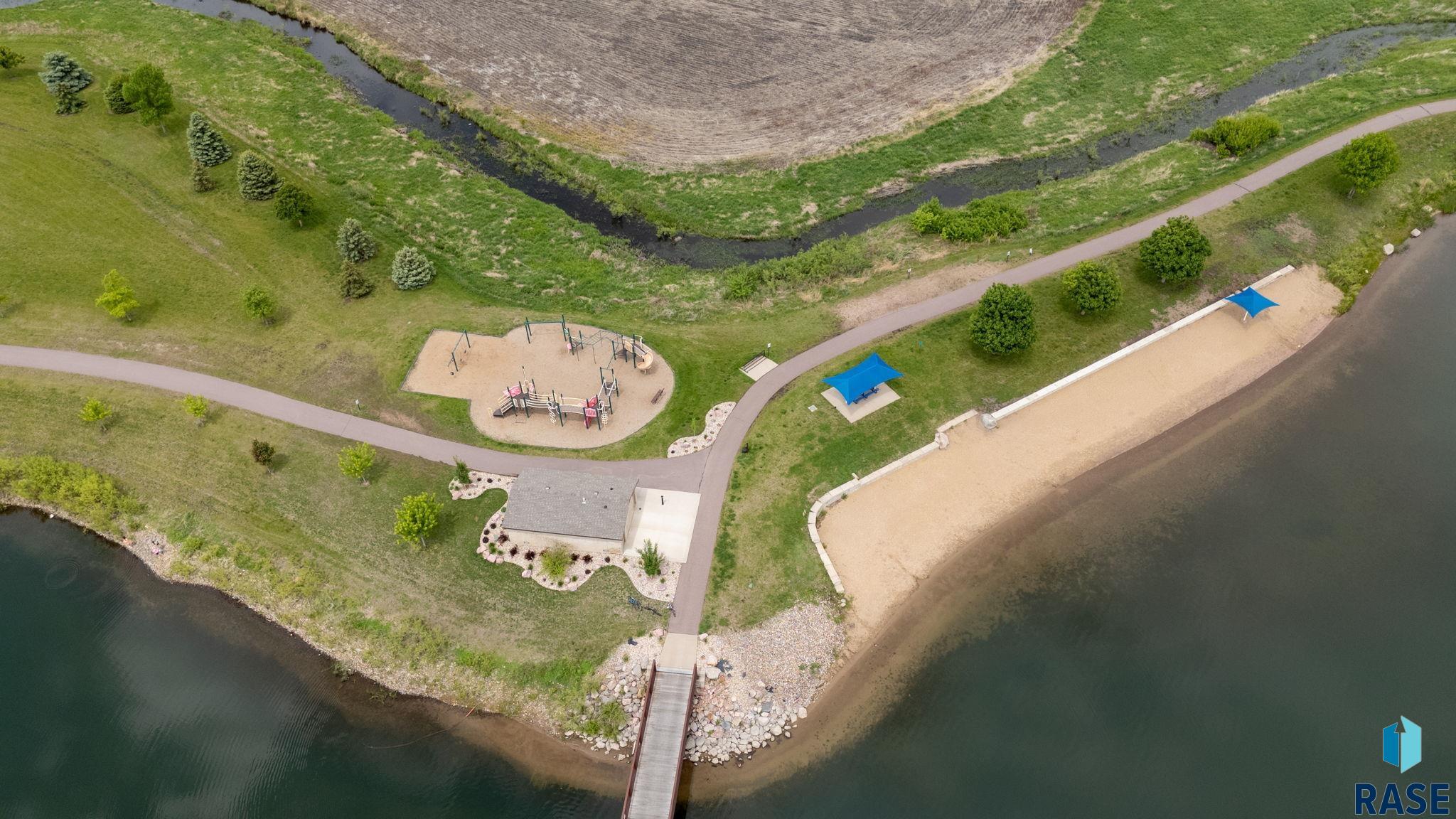 Sioux Falls, South Dakota 57107, United States, 4 Bedrooms Bedrooms, ,3 BathroomsBathrooms,Residential,Active,219212