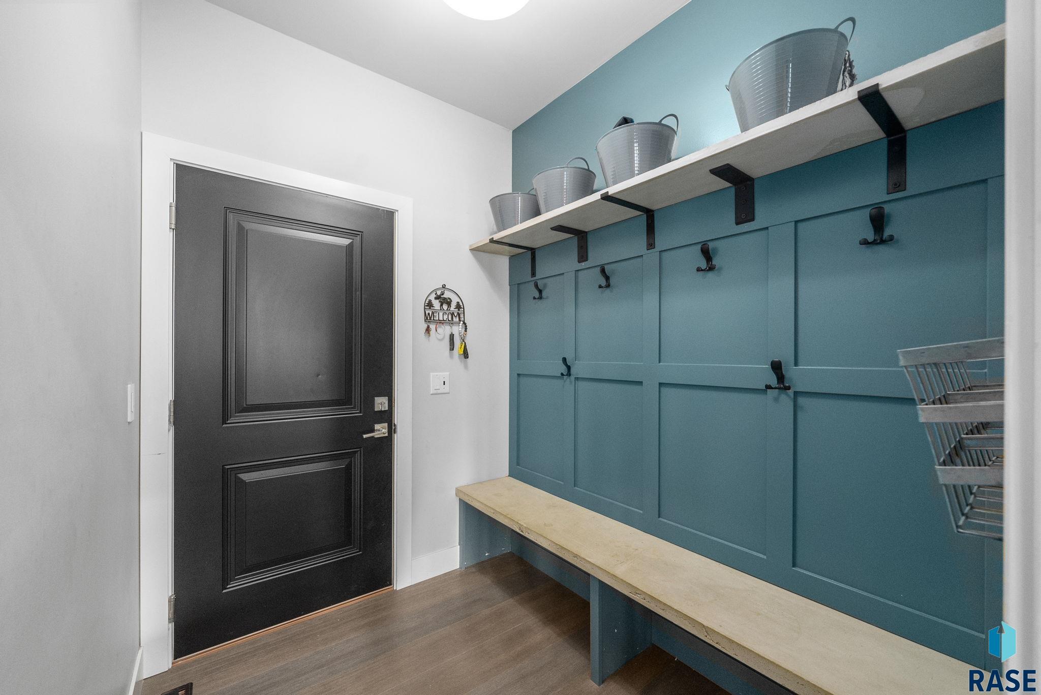 Sioux Falls, South Dakota 57107, United States, 4 Bedrooms Bedrooms, ,3 BathroomsBathrooms,Residential,Active,219212