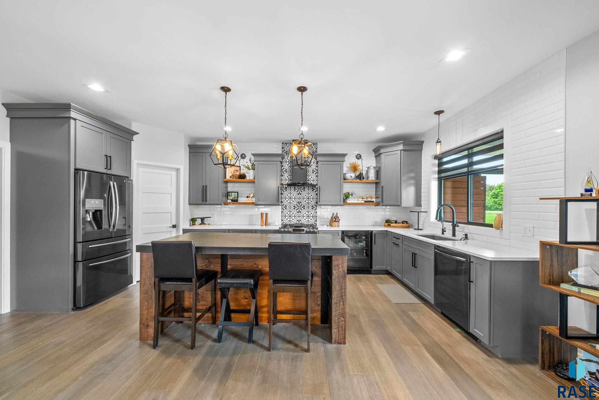 Sioux Falls, South Dakota 57107, United States, 4 Bedrooms Bedrooms, ,3 BathroomsBathrooms,Residential,Active,219212