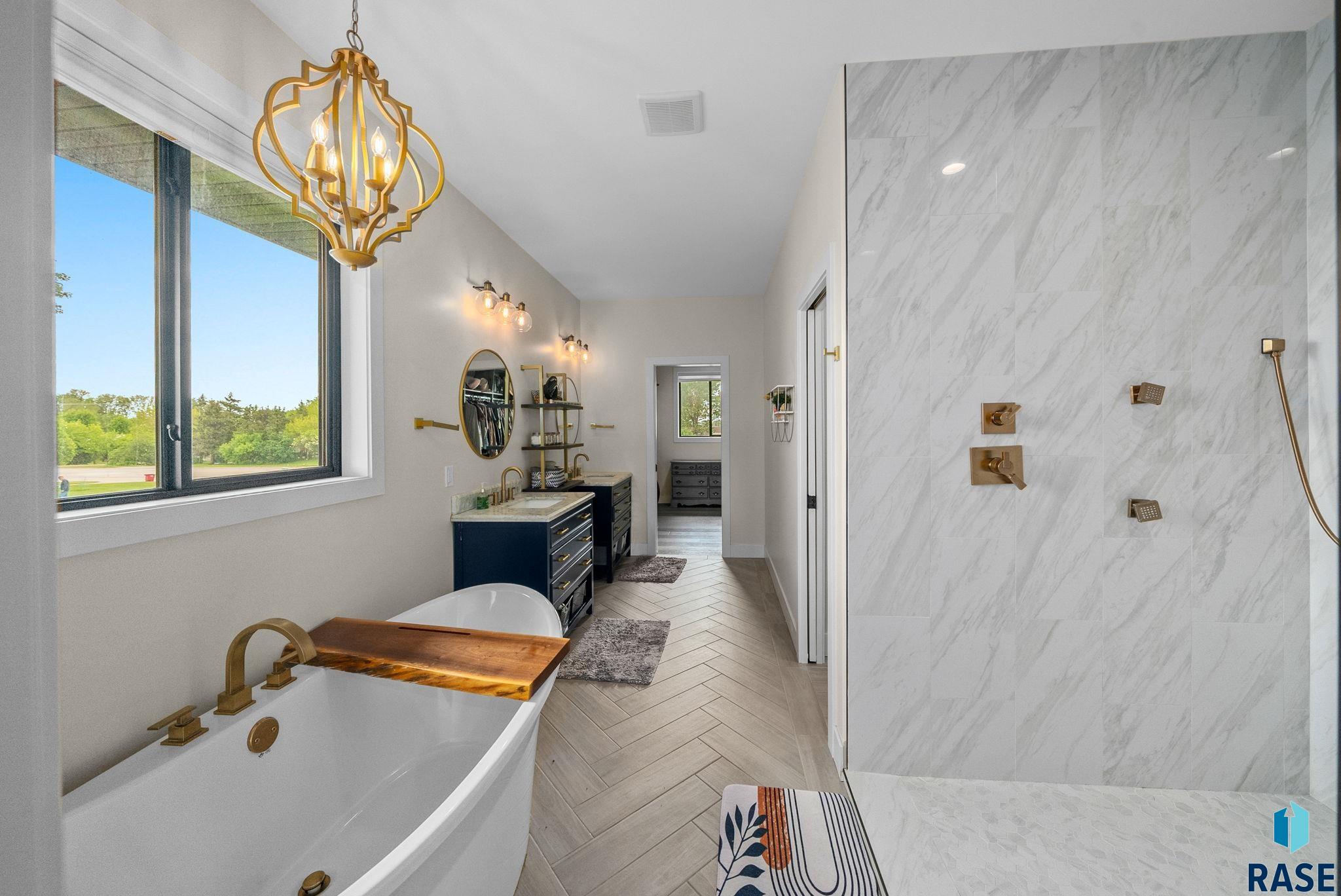 Sioux Falls, South Dakota 57107, United States, 4 Bedrooms Bedrooms, ,3 BathroomsBathrooms,Residential,Active,219212