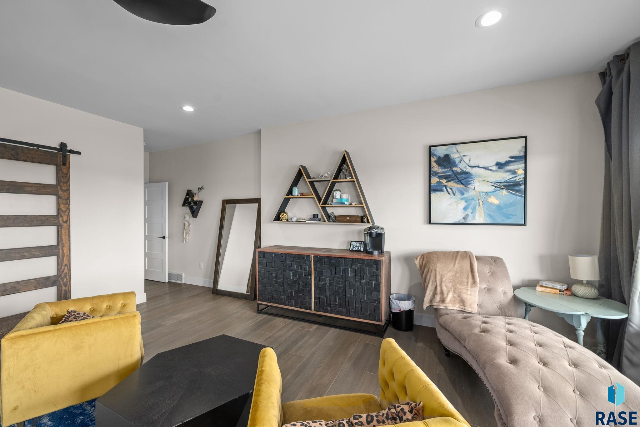 Sioux Falls, South Dakota 57107, United States, 4 Bedrooms Bedrooms, ,3 BathroomsBathrooms,Residential,Active,219212