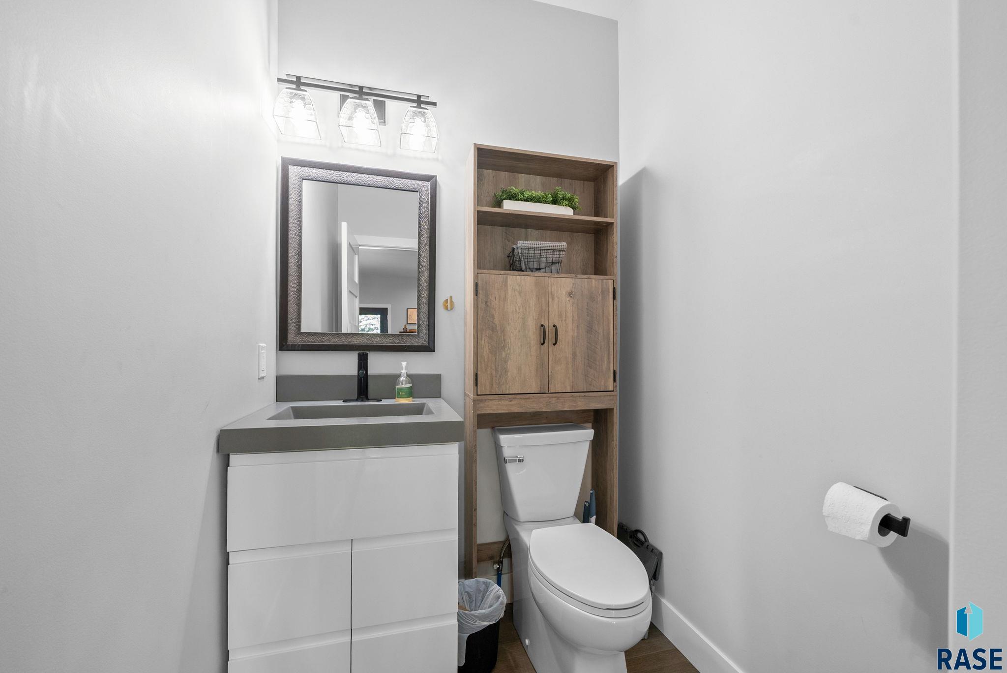 Sioux Falls, South Dakota 57107, United States, 4 Bedrooms Bedrooms, ,3 BathroomsBathrooms,Residential,Active,219212