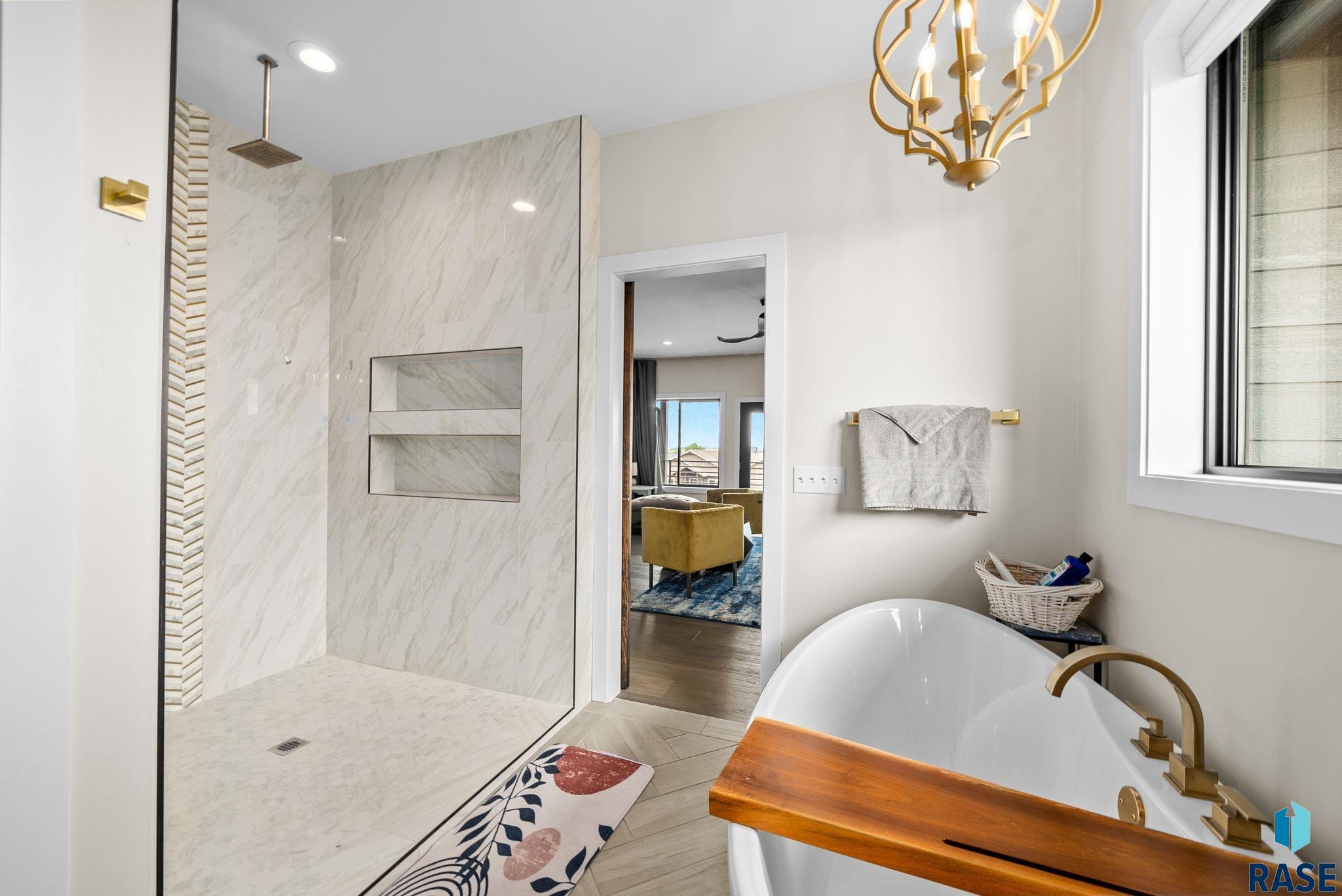 Sioux Falls, South Dakota 57107, United States, 4 Bedrooms Bedrooms, ,3 BathroomsBathrooms,Residential,Active,219212