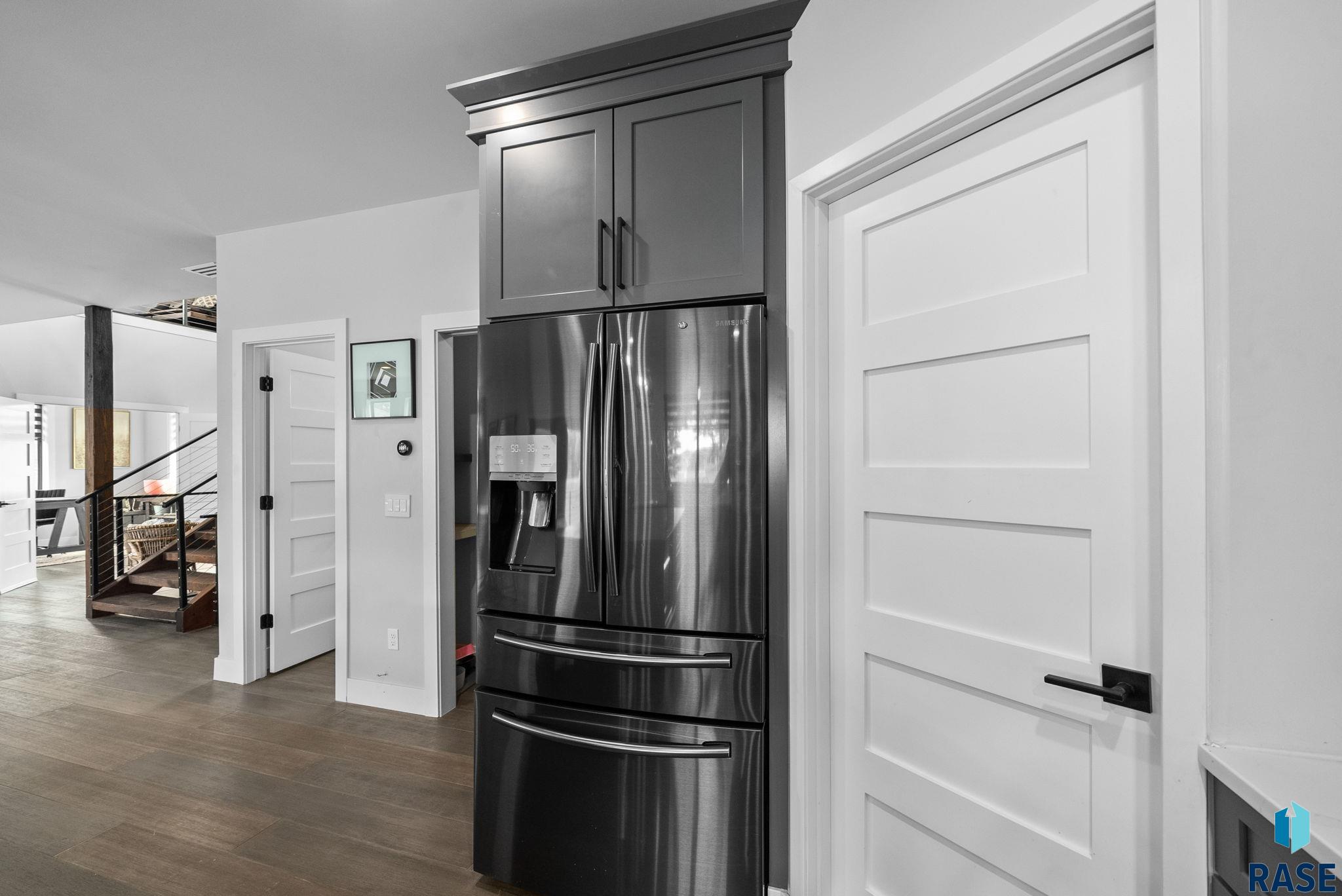 Sioux Falls, South Dakota 57107, United States, 4 Bedrooms Bedrooms, ,3 BathroomsBathrooms,Residential,Active,219212