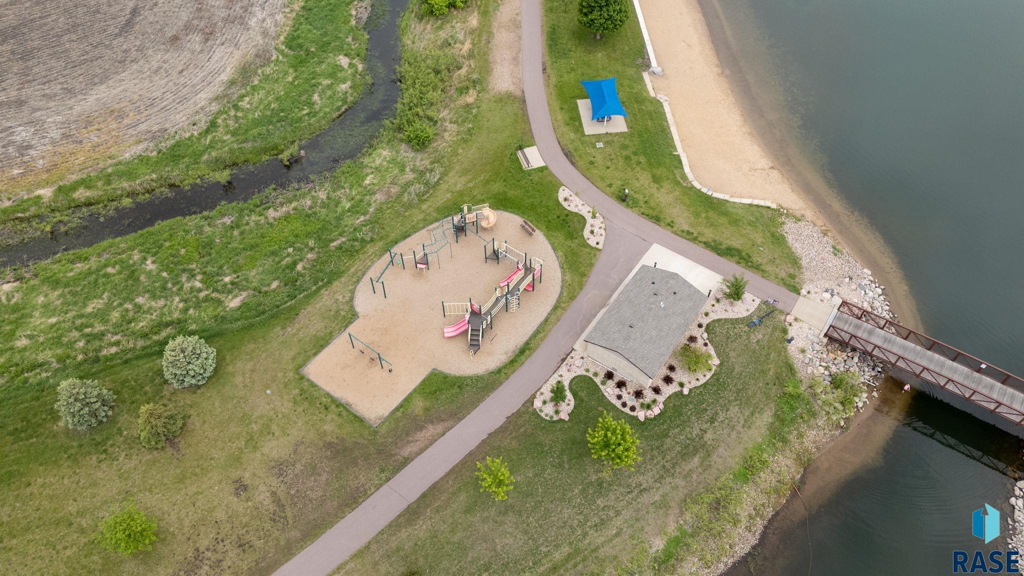 Sioux Falls, South Dakota 57107, United States, 4 Bedrooms Bedrooms, ,3 BathroomsBathrooms,Residential,Active,219212