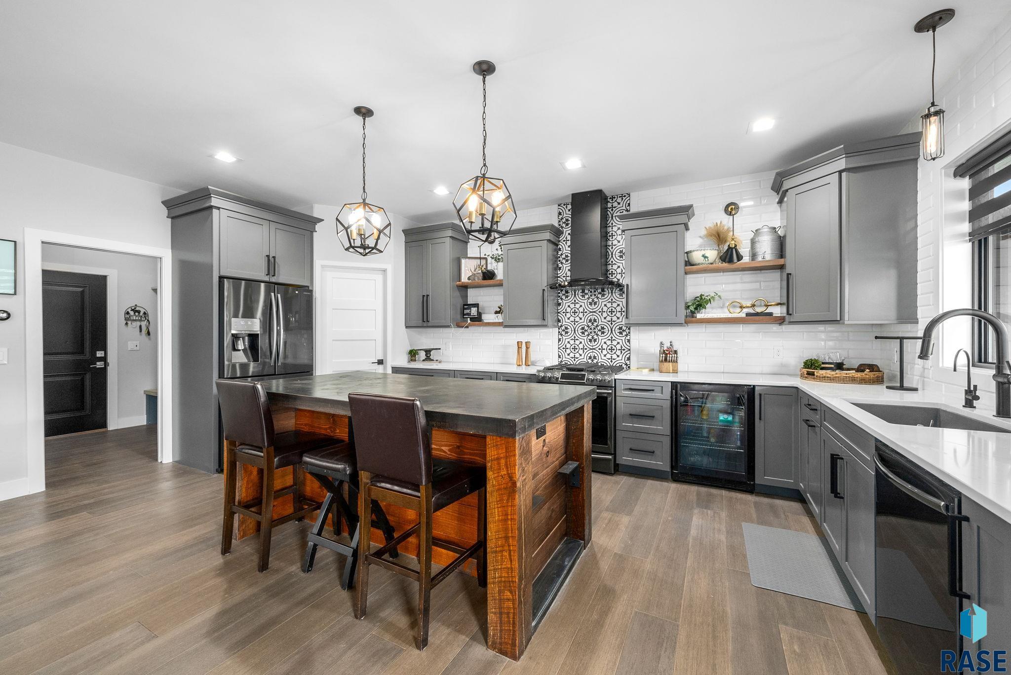 Sioux Falls, South Dakota 57107, United States, 4 Bedrooms Bedrooms, ,3 BathroomsBathrooms,Residential,Active,219212