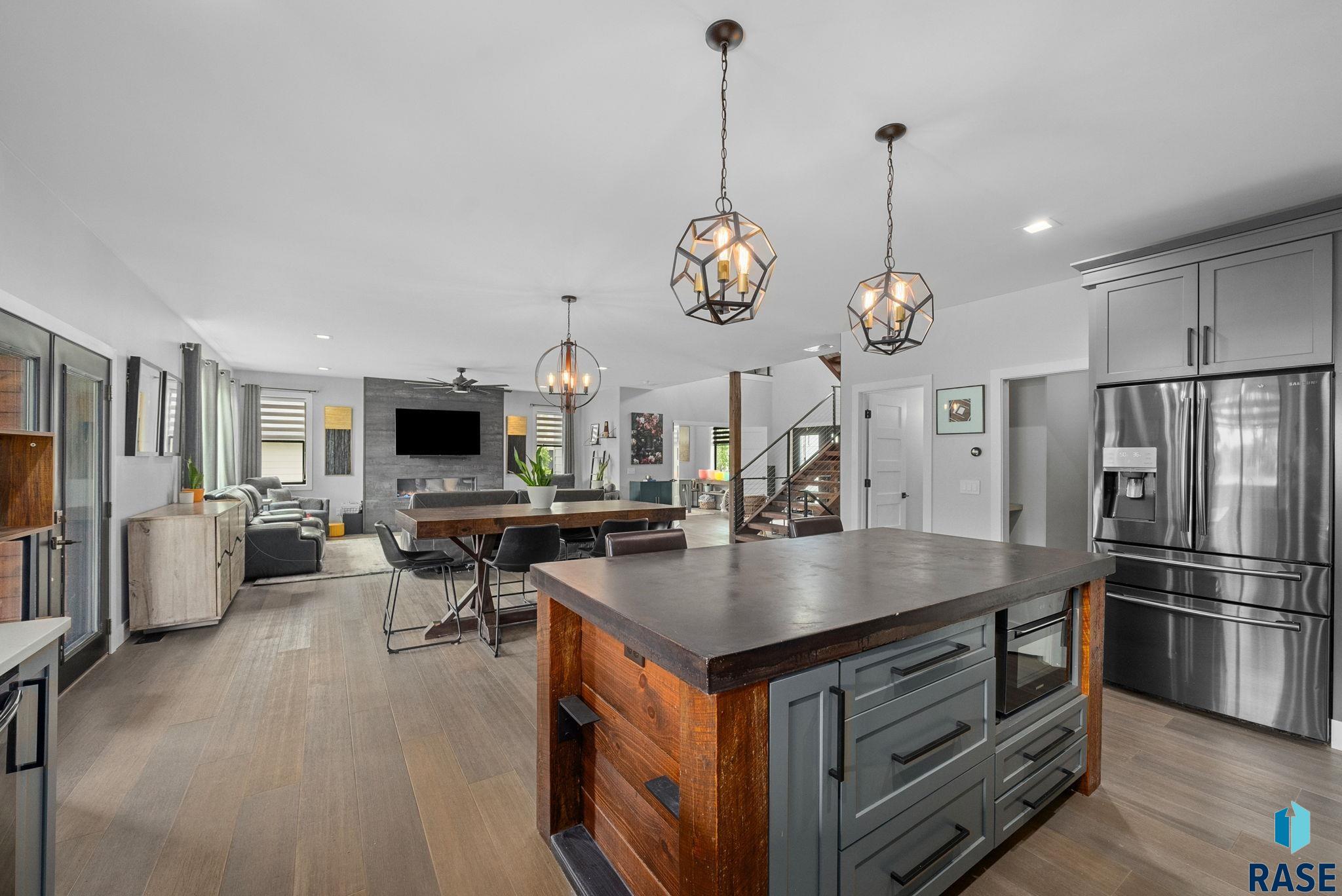 Sioux Falls, South Dakota 57107, United States, 4 Bedrooms Bedrooms, ,3 BathroomsBathrooms,Residential,Active,219212