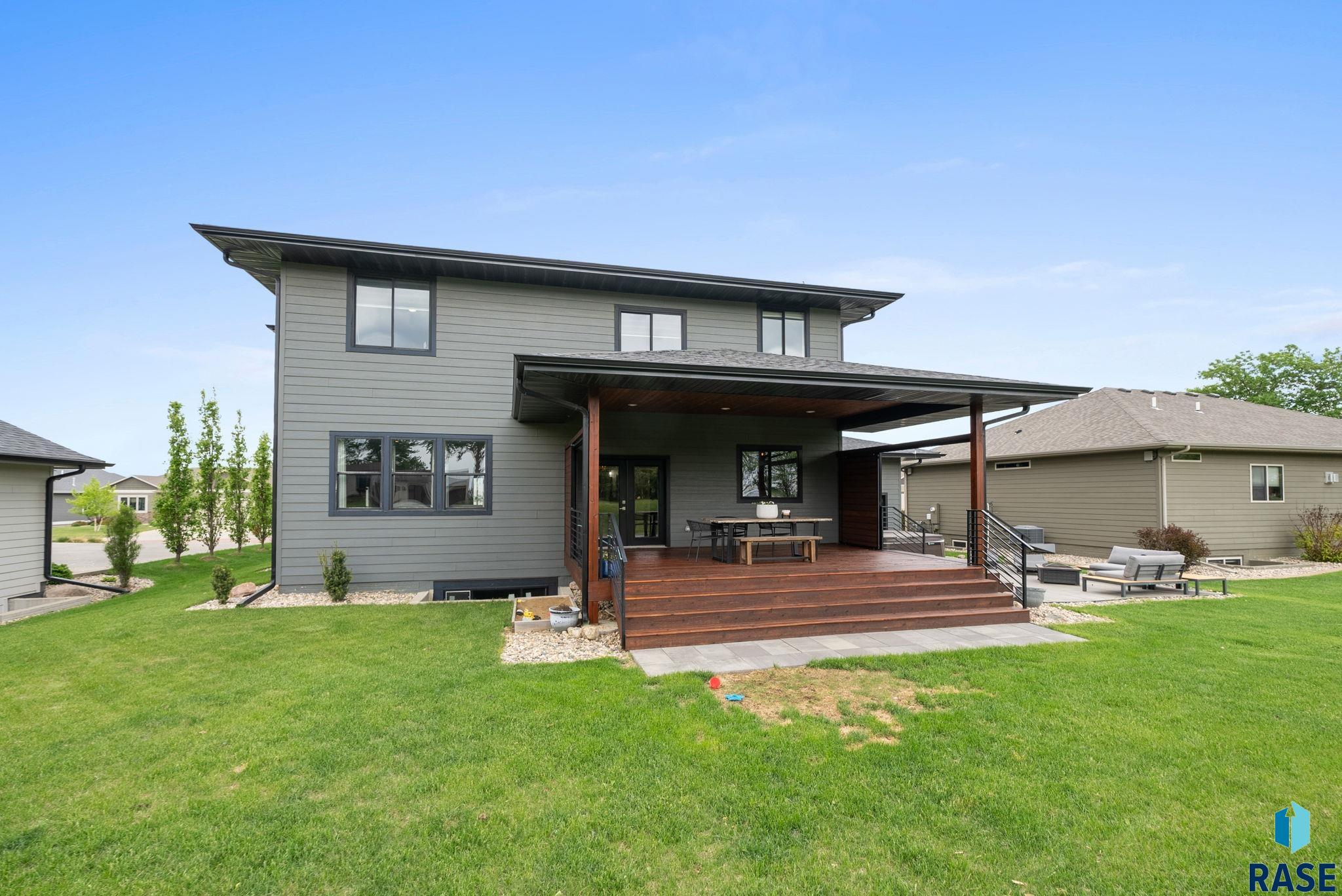 Sioux Falls, South Dakota 57107, United States, 4 Bedrooms Bedrooms, ,3 BathroomsBathrooms,Residential,Active,219212