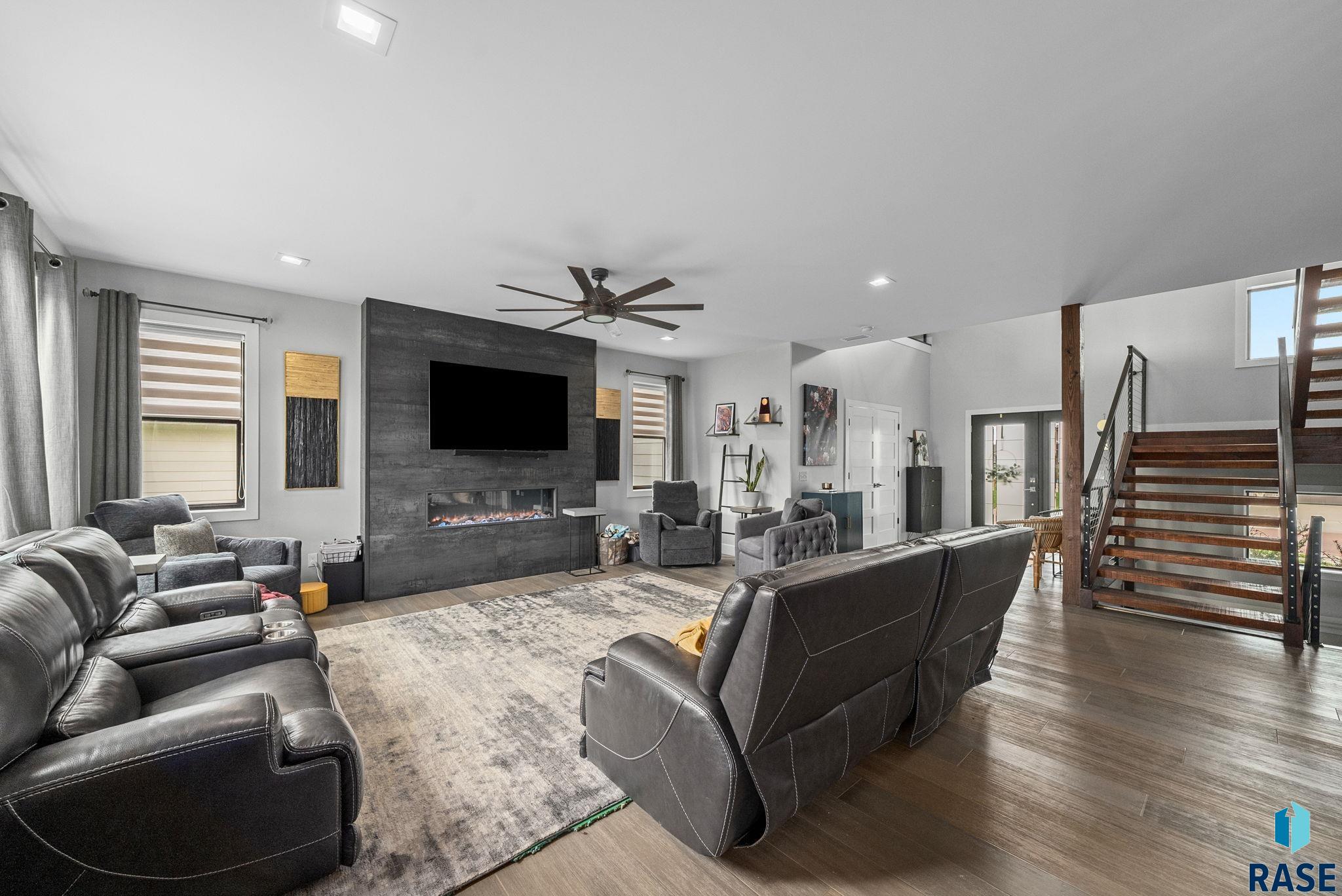 Sioux Falls, South Dakota 57107, United States, 4 Bedrooms Bedrooms, ,3 BathroomsBathrooms,Residential,Active,219212