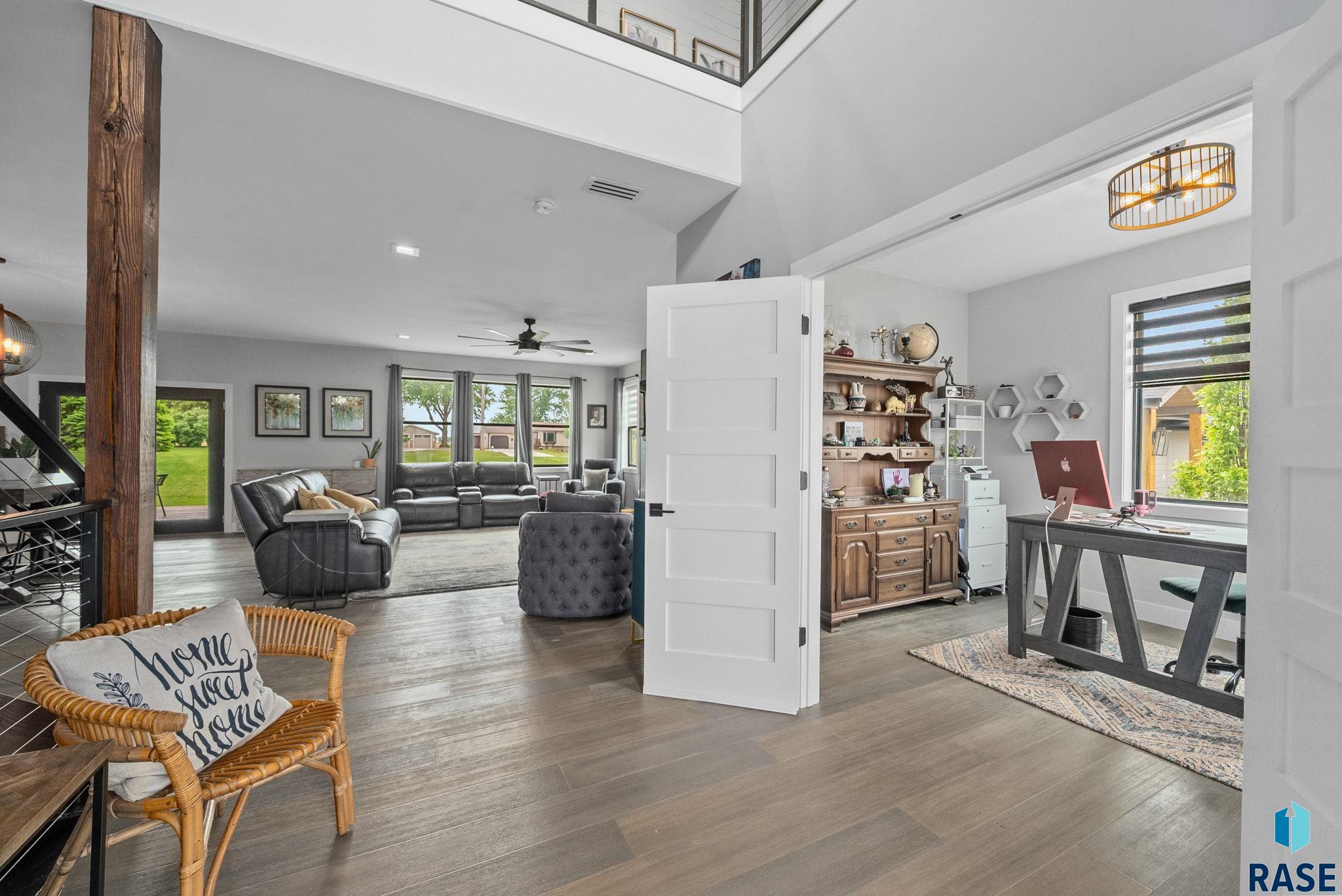 Sioux Falls, South Dakota 57107, United States, 4 Bedrooms Bedrooms, ,3 BathroomsBathrooms,Residential,Active,219212