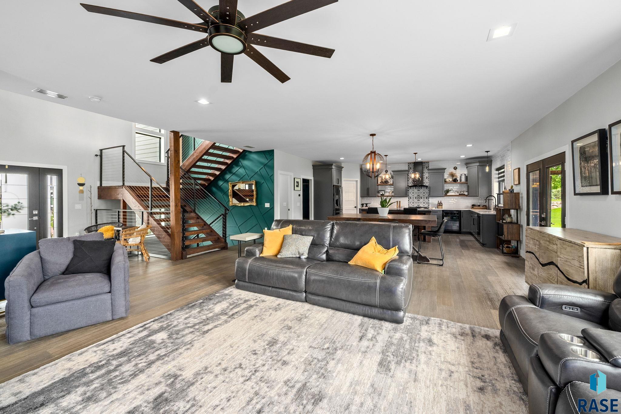 Sioux Falls, South Dakota 57107, United States, 4 Bedrooms Bedrooms, ,3 BathroomsBathrooms,Residential,Active,219212