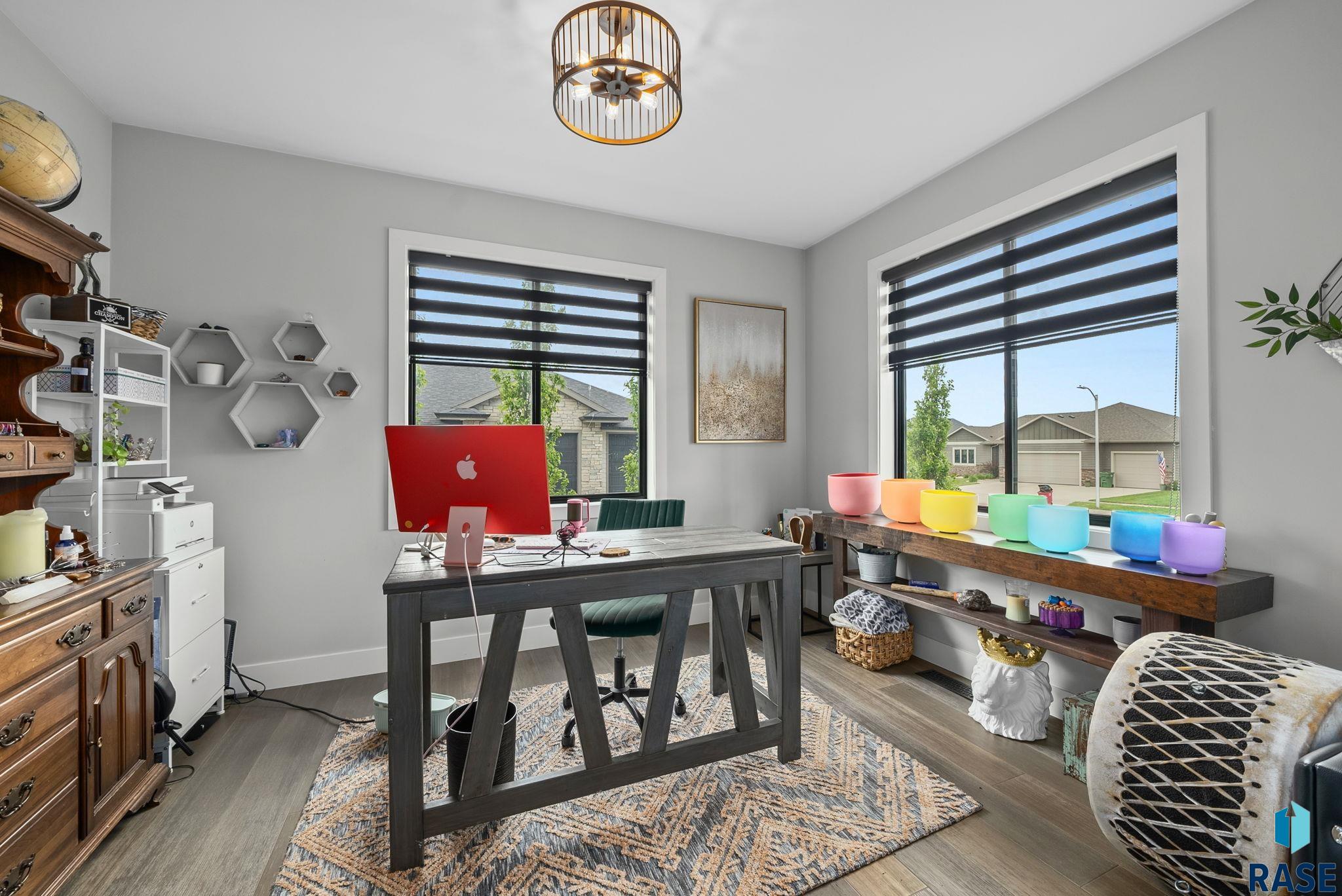 Sioux Falls, South Dakota 57107, United States, 4 Bedrooms Bedrooms, ,3 BathroomsBathrooms,Residential,Active,219212