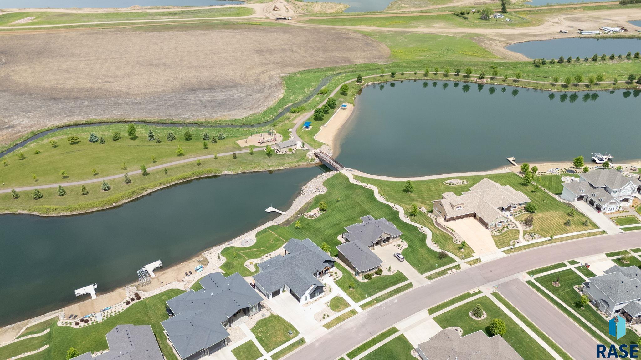 Sioux Falls, South Dakota 57107, United States, 4 Bedrooms Bedrooms, ,3 BathroomsBathrooms,Residential,Active,219212