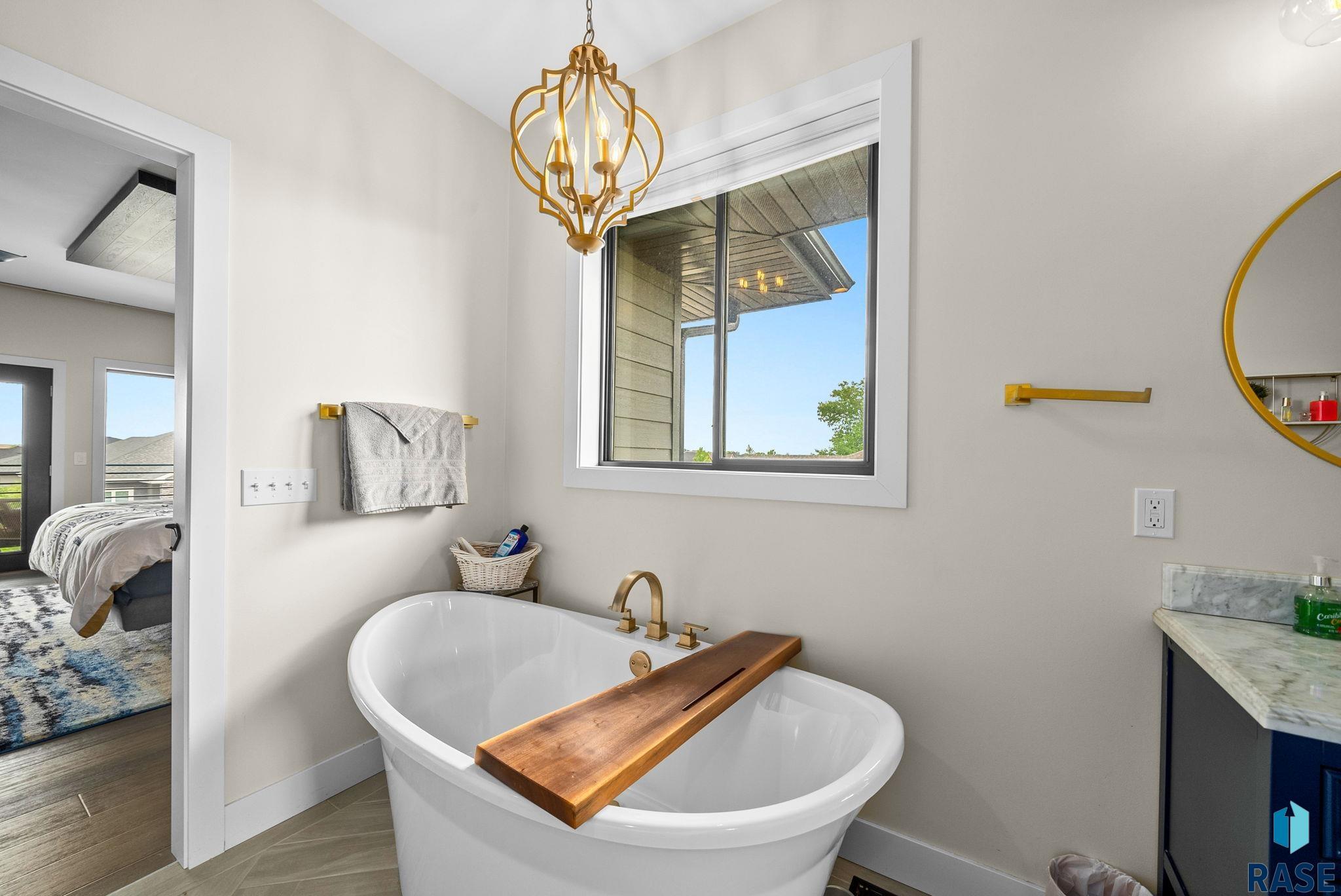 Sioux Falls, South Dakota 57107, United States, 4 Bedrooms Bedrooms, ,3 BathroomsBathrooms,Residential,Active,219212