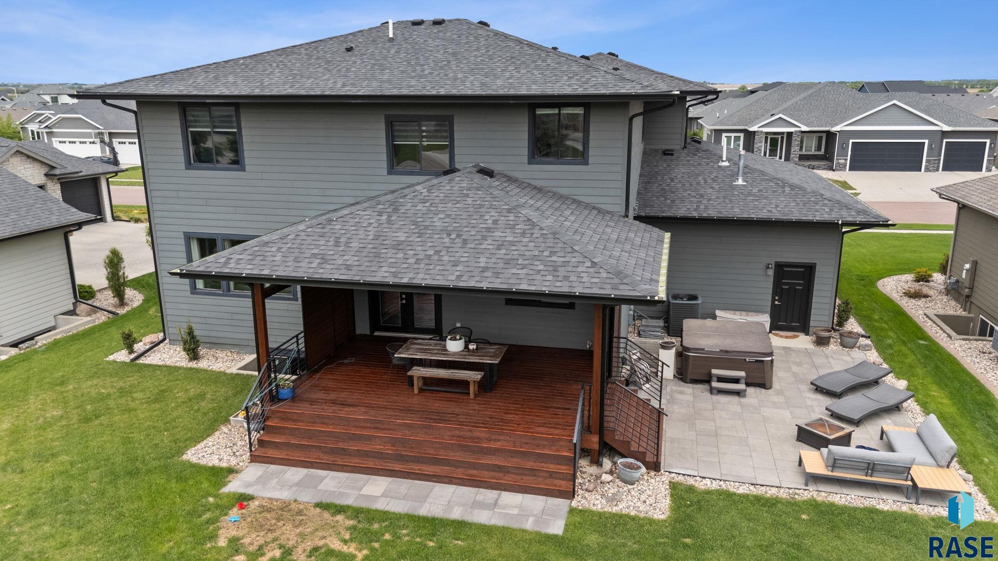 Sioux Falls, South Dakota 57107, United States, 4 Bedrooms Bedrooms, ,3 BathroomsBathrooms,Residential,Active,219212