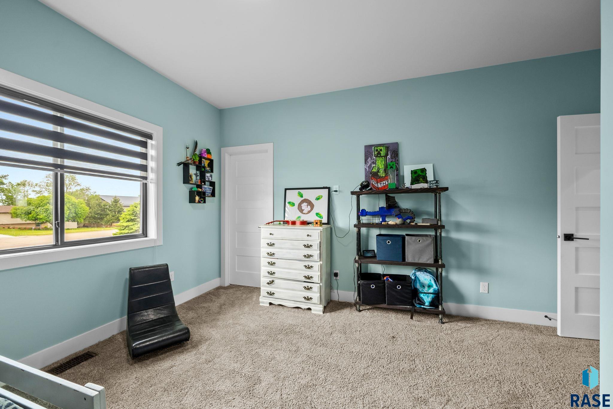 Sioux Falls, South Dakota 57107, United States, 4 Bedrooms Bedrooms, ,3 BathroomsBathrooms,Residential,Active,219212