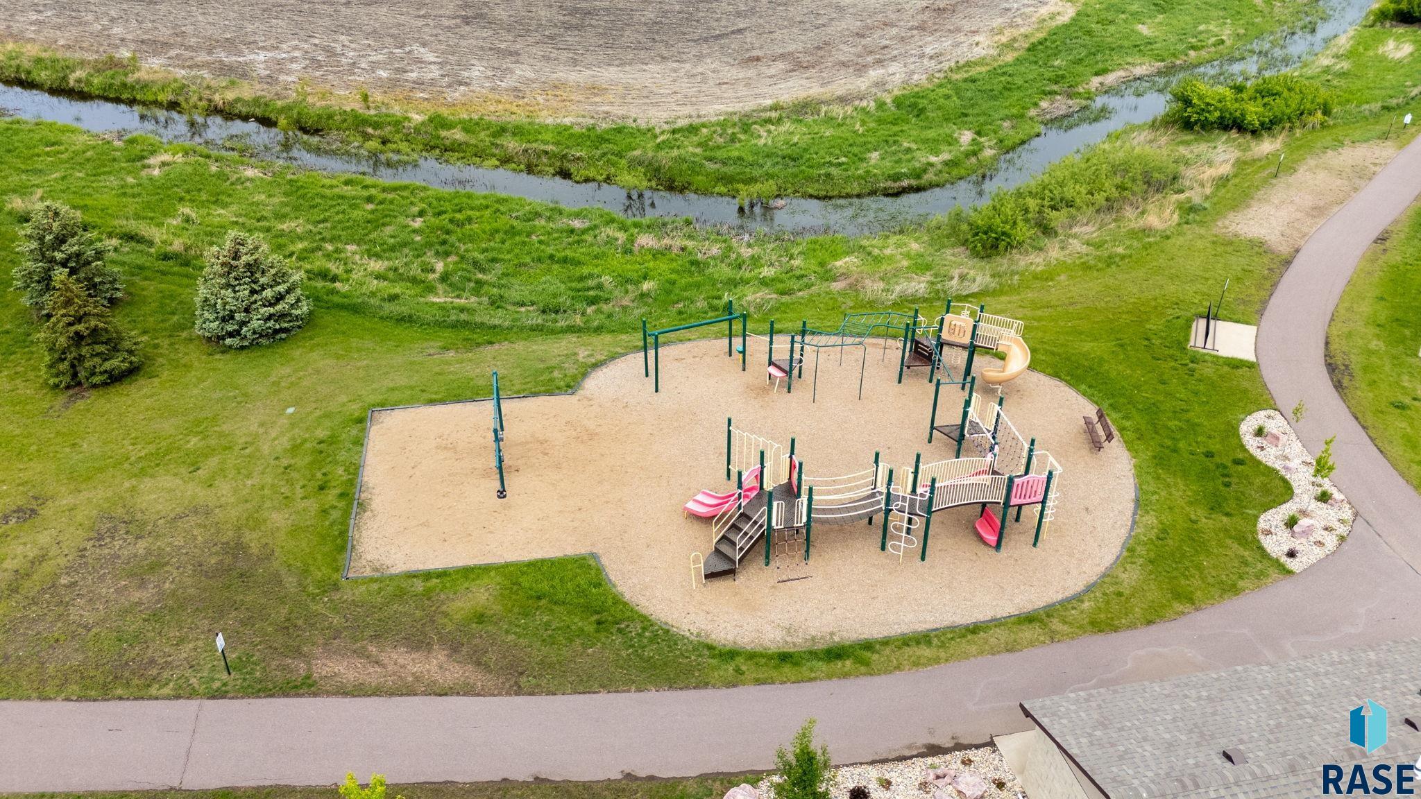 Sioux Falls, South Dakota 57107, United States, 4 Bedrooms Bedrooms, ,3 BathroomsBathrooms,Residential,Active,219212