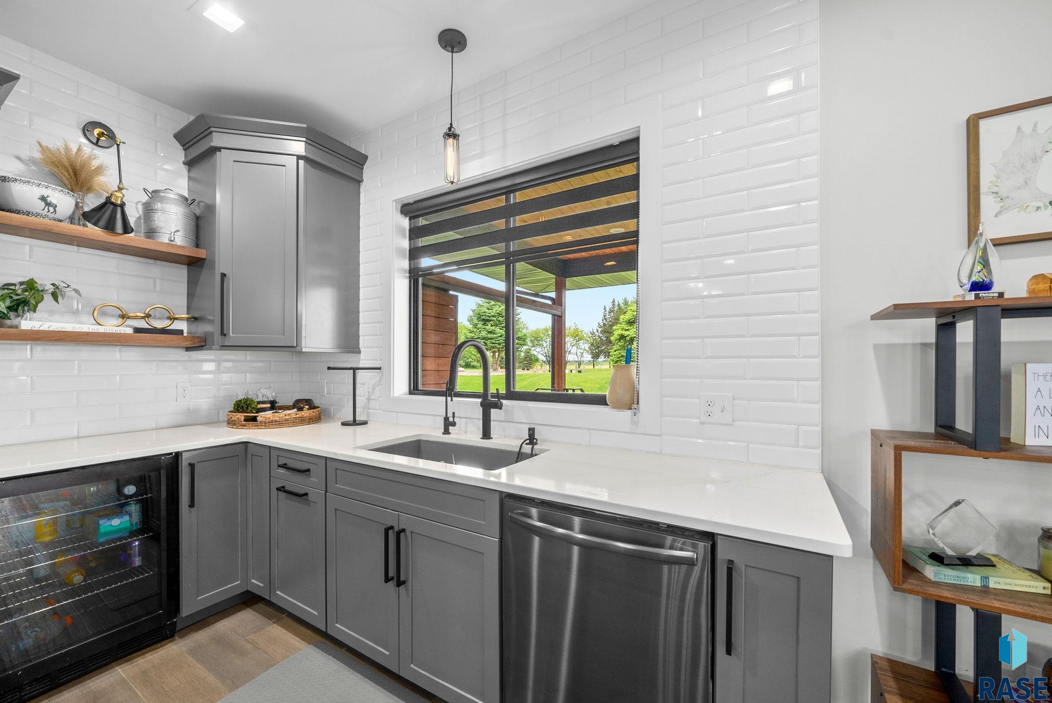 Sioux Falls, South Dakota 57107, United States, 4 Bedrooms Bedrooms, ,3 BathroomsBathrooms,Residential,Active,219212