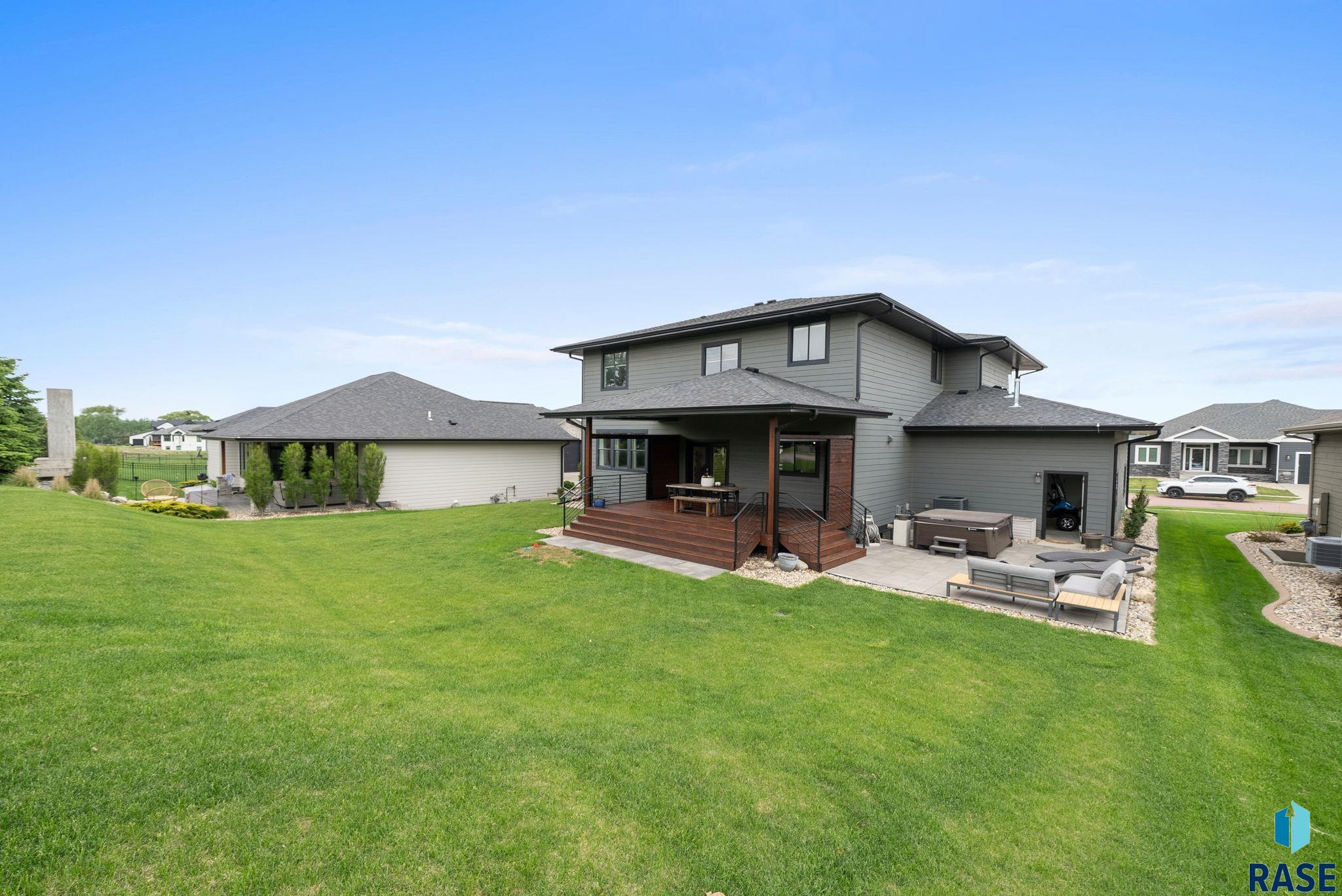 Sioux Falls, South Dakota 57107, United States, 4 Bedrooms Bedrooms, ,3 BathroomsBathrooms,Residential,Active,219212