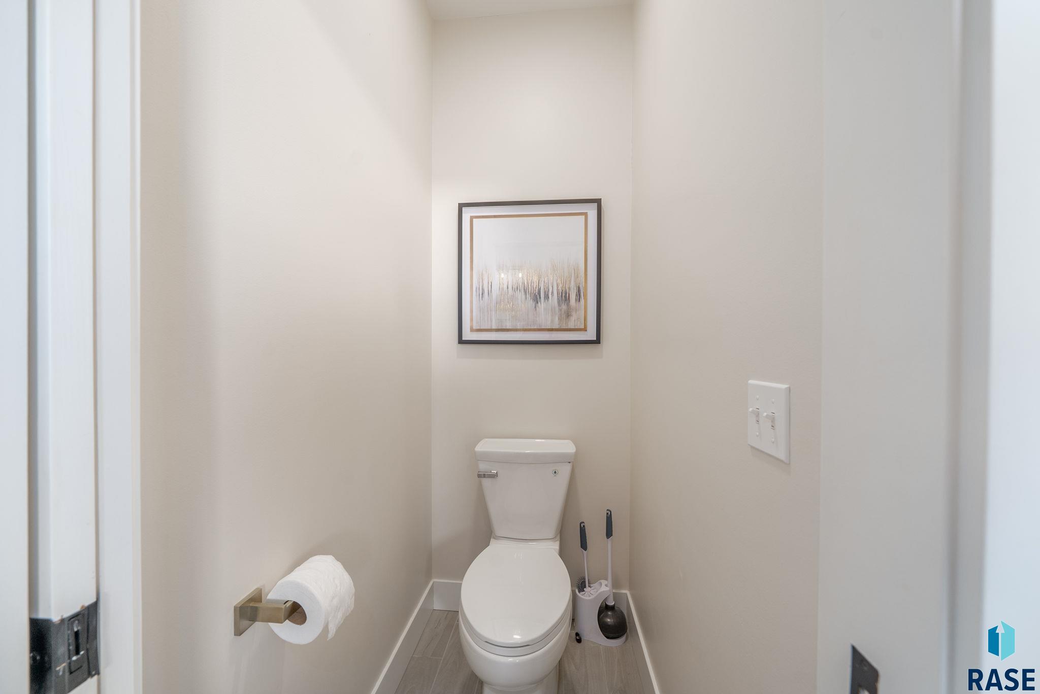 Sioux Falls, South Dakota 57107, United States, 4 Bedrooms Bedrooms, ,3 BathroomsBathrooms,Residential,Active,219212